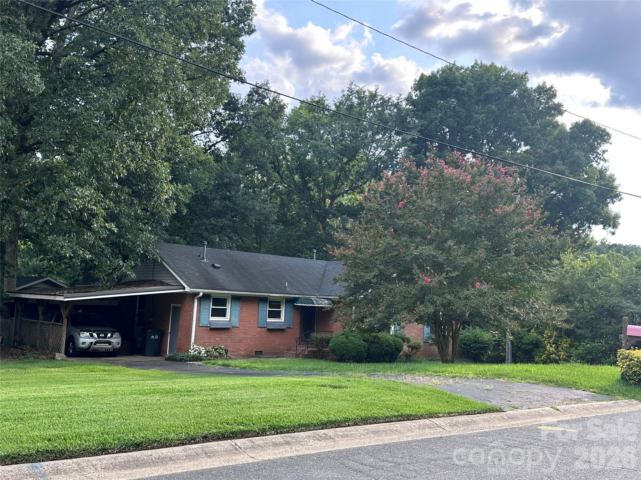7216 Lockmont Drive — Charlotte