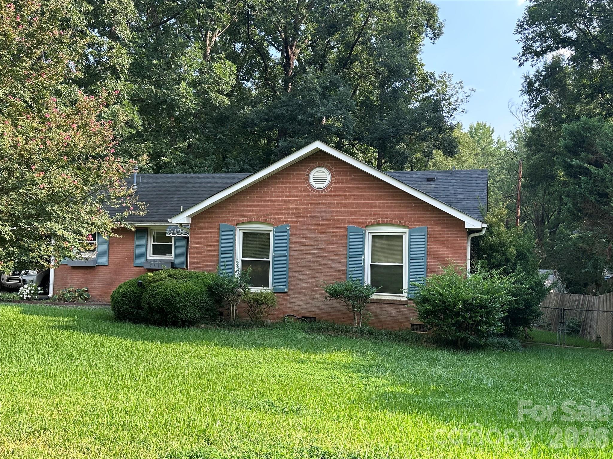 7216 Lockmont Drive — Charlotte