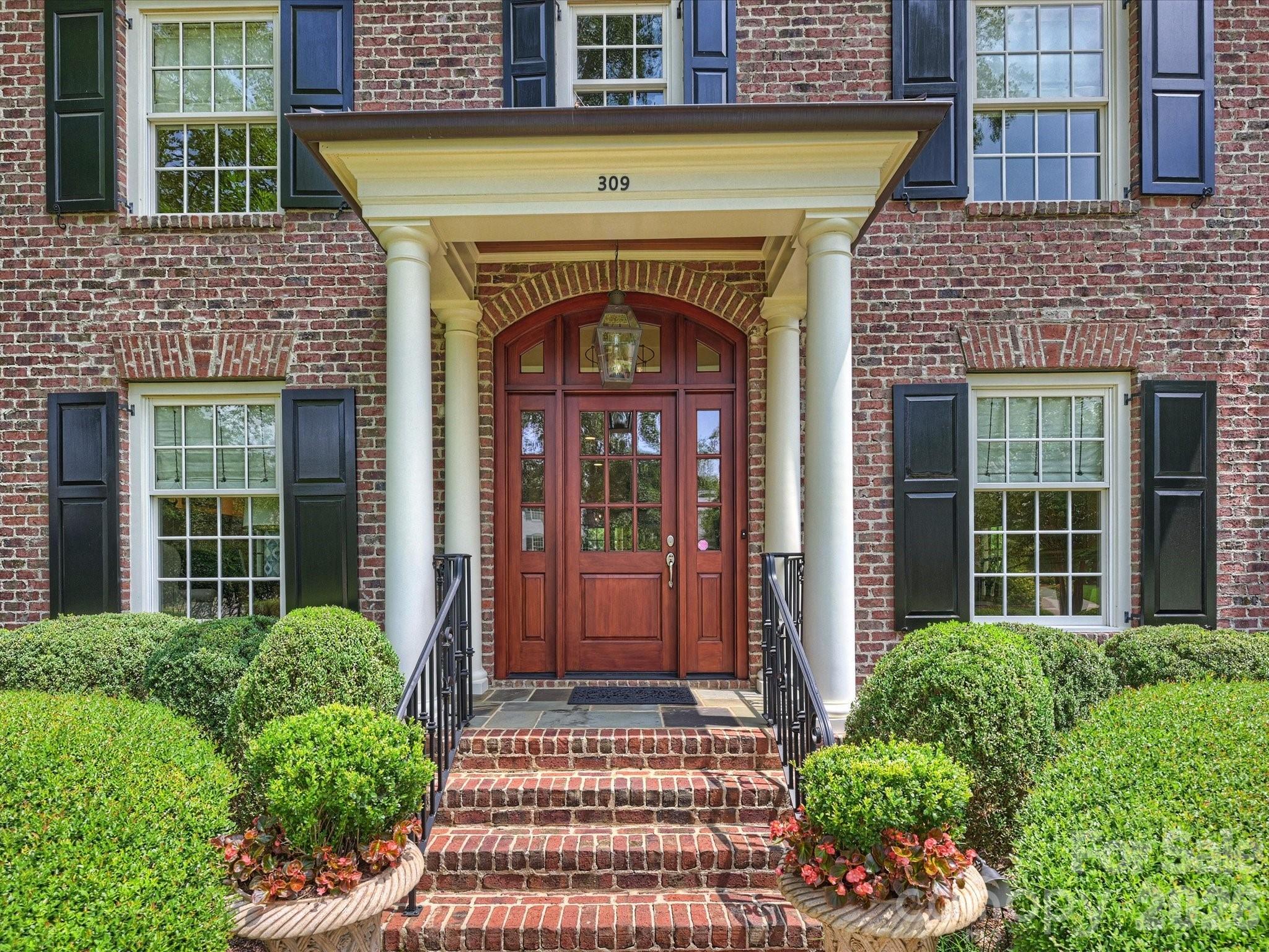 309 Hempstead Place — Charlotte