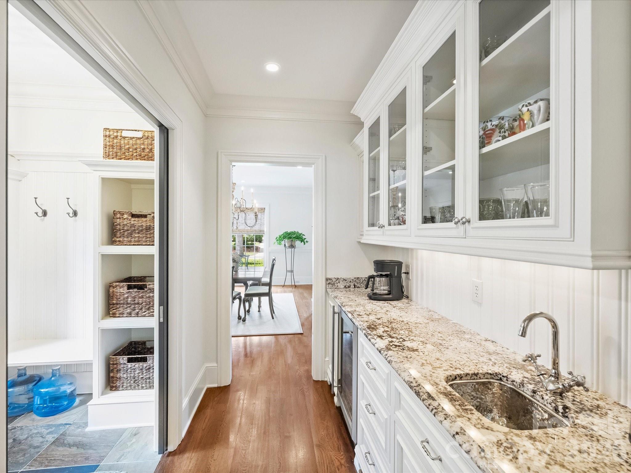 309 Hempstead Place — Charlotte