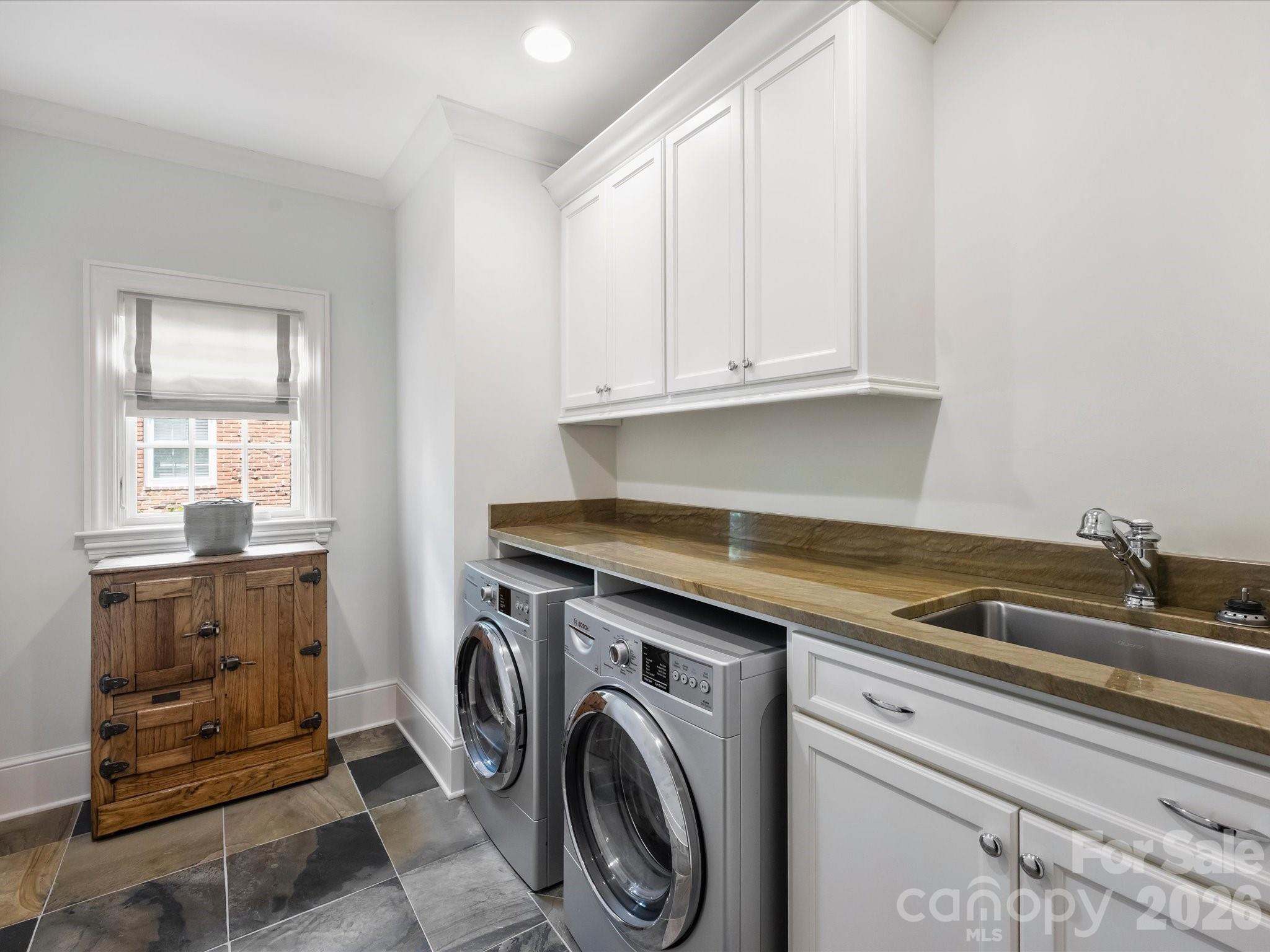 309 Hempstead Place — Charlotte