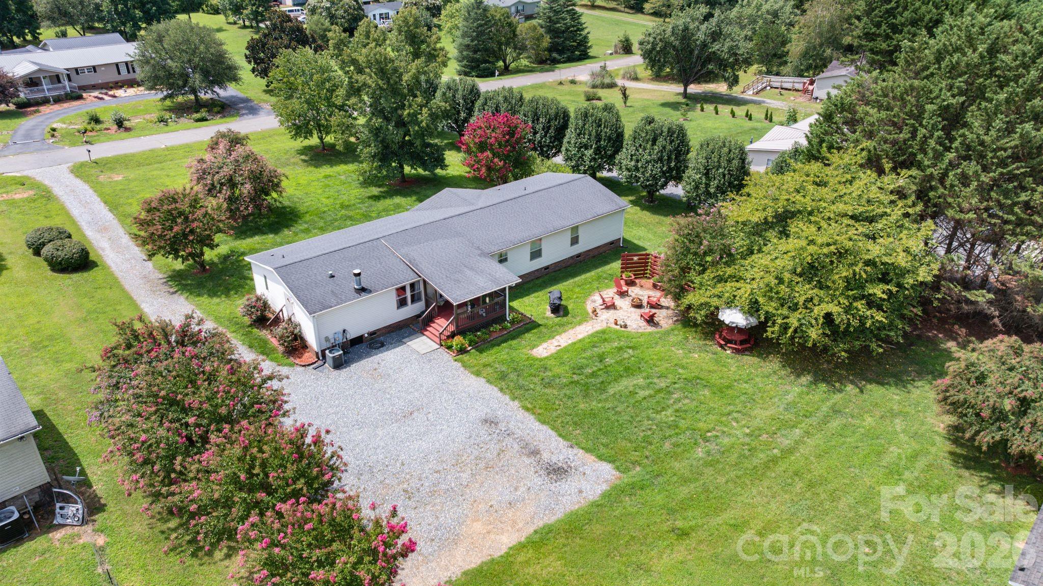 172 Baxter Way — Forest City