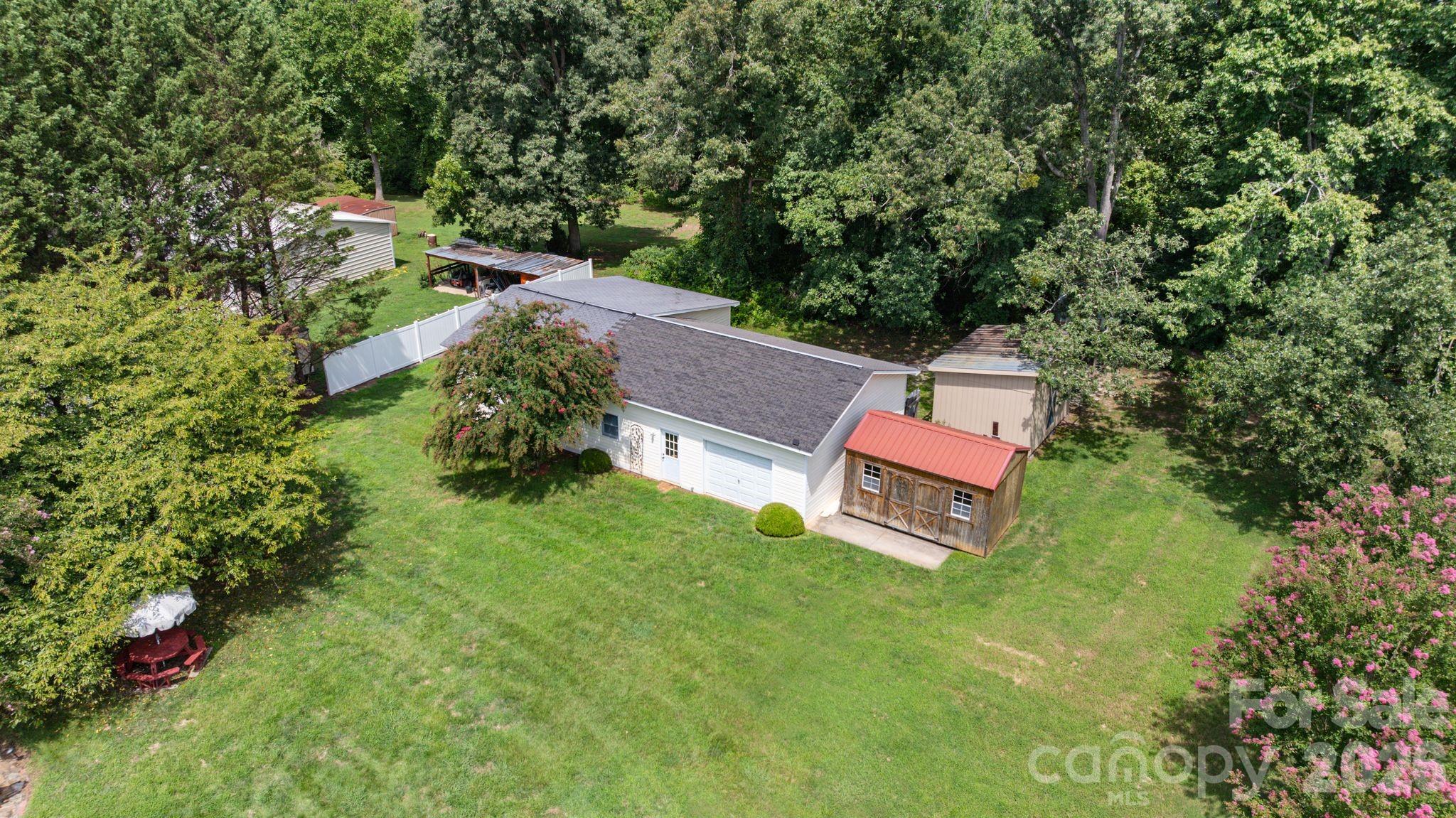 172 Baxter Way — Forest City