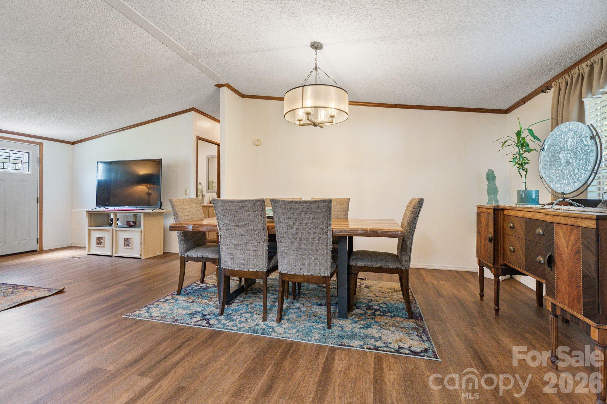 172 Baxter Way — Forest City