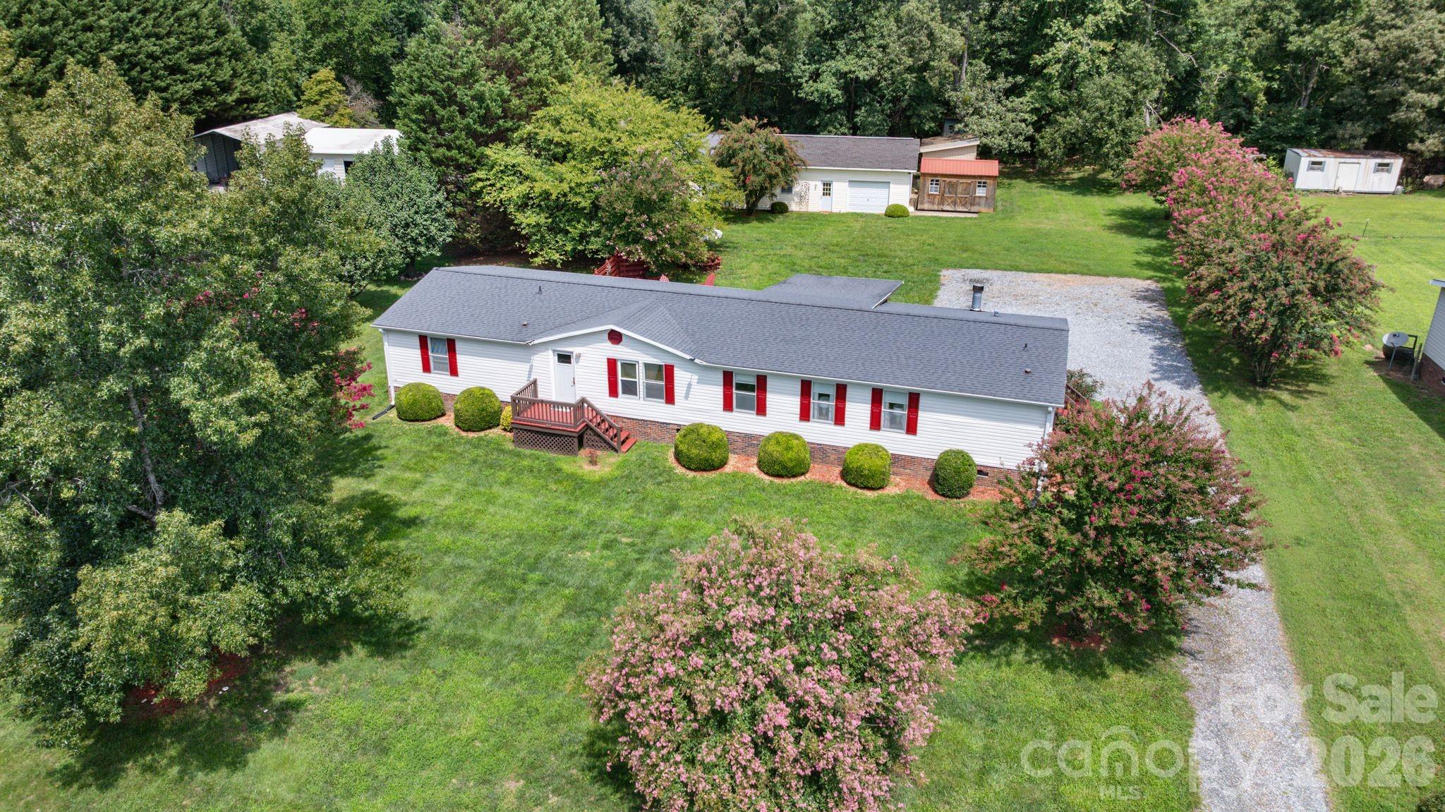 172 Baxter Way — Forest City