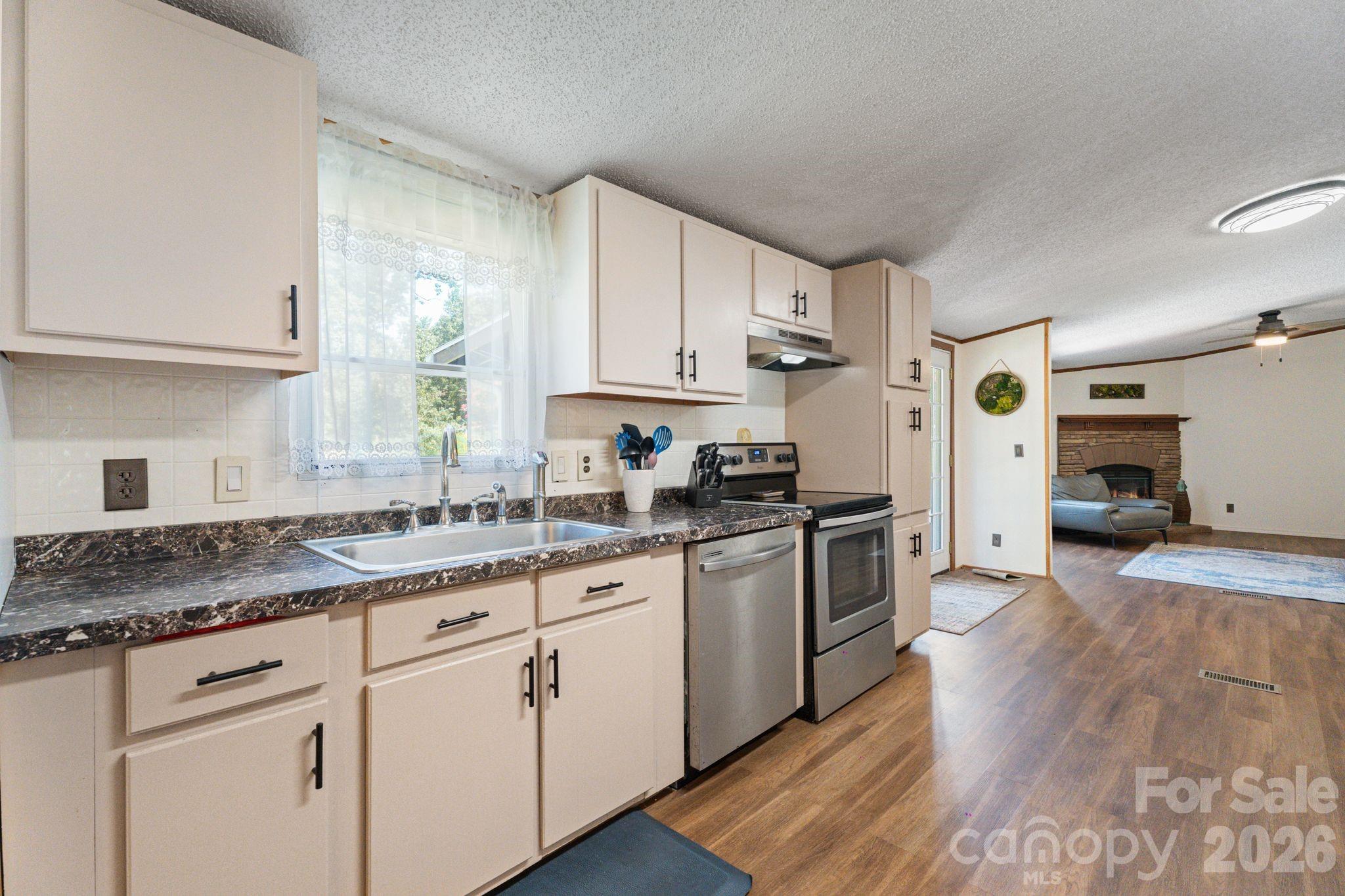 172 Baxter Way — Forest City