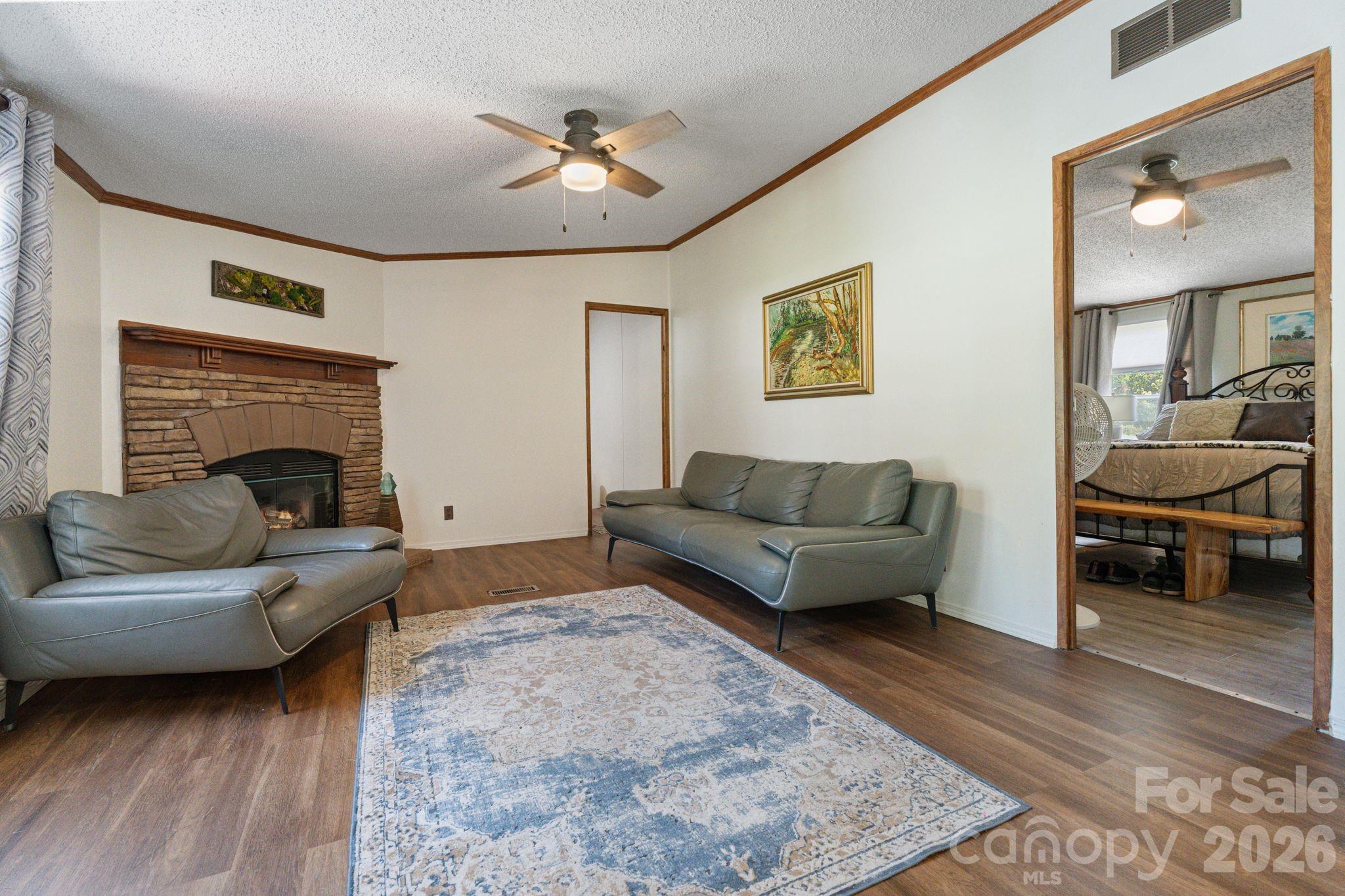 172 Baxter Way — Forest City