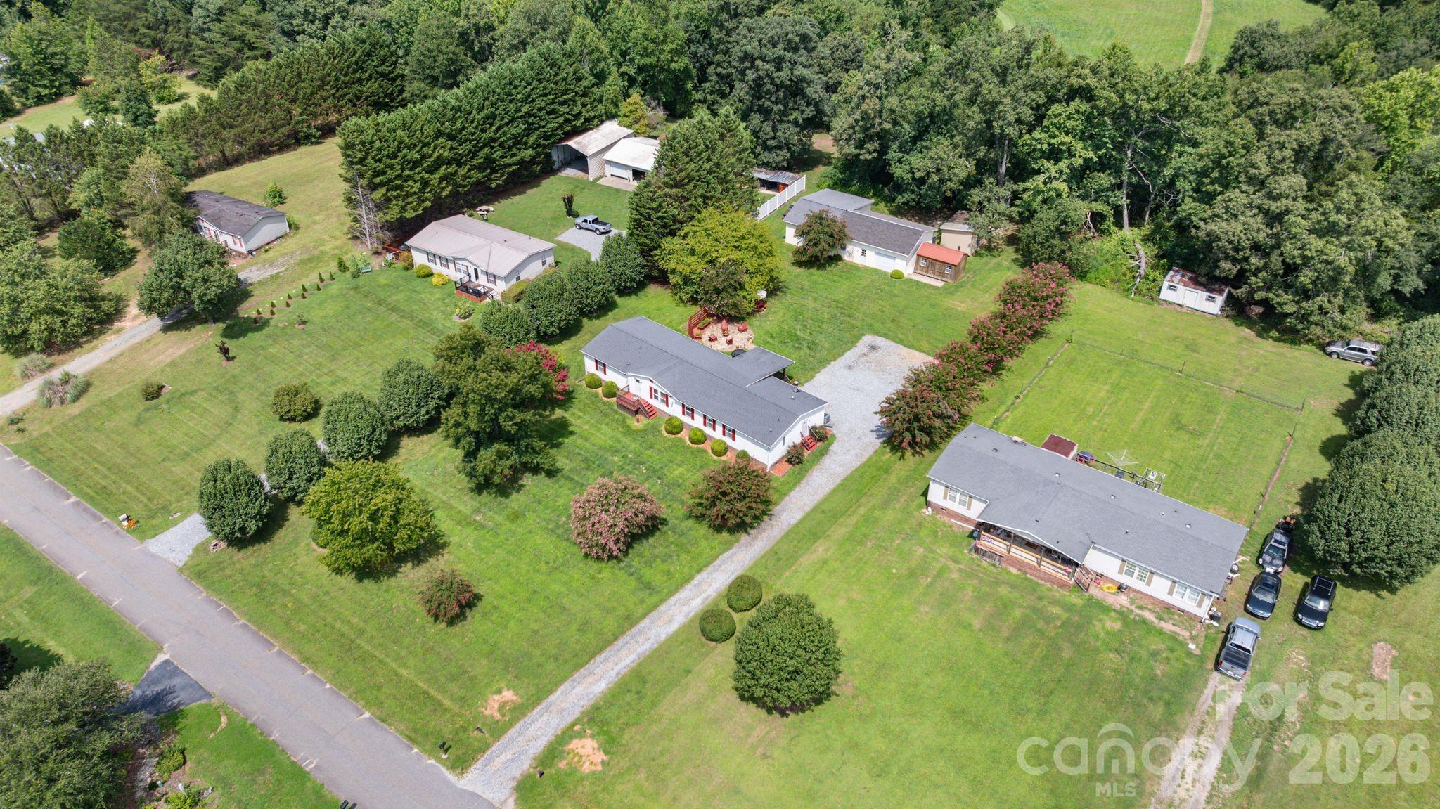 172 Baxter Way — Forest City