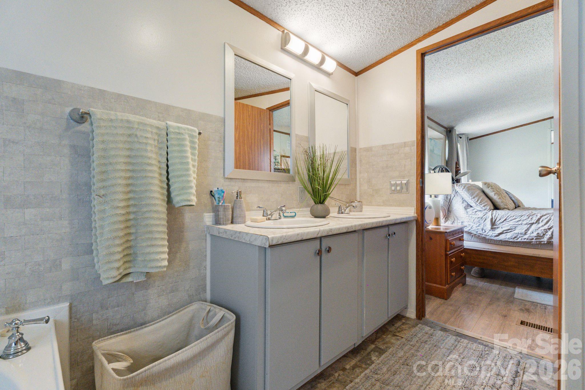 172 Baxter Way — Forest City