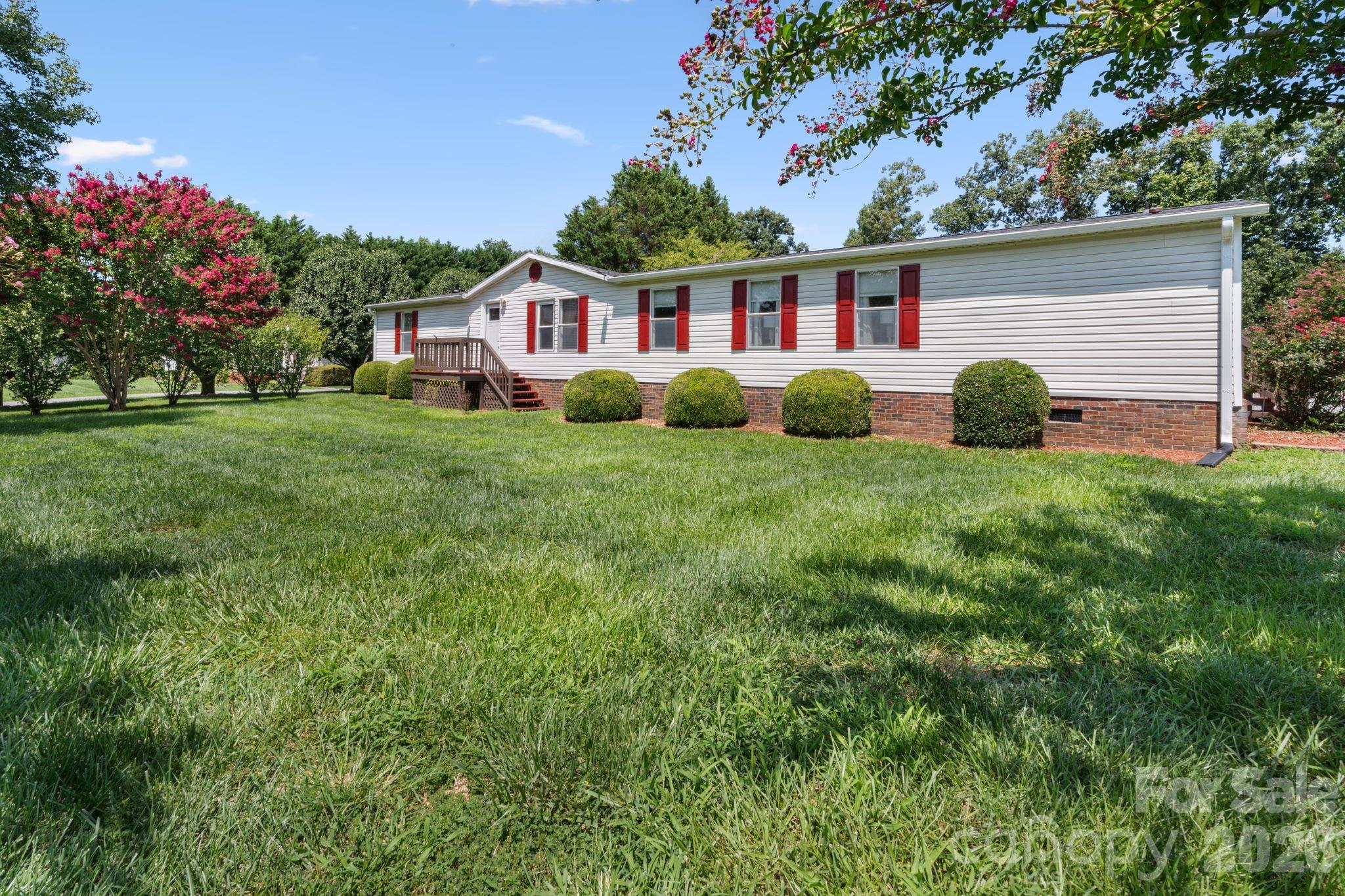 172 Baxter Way — Forest City