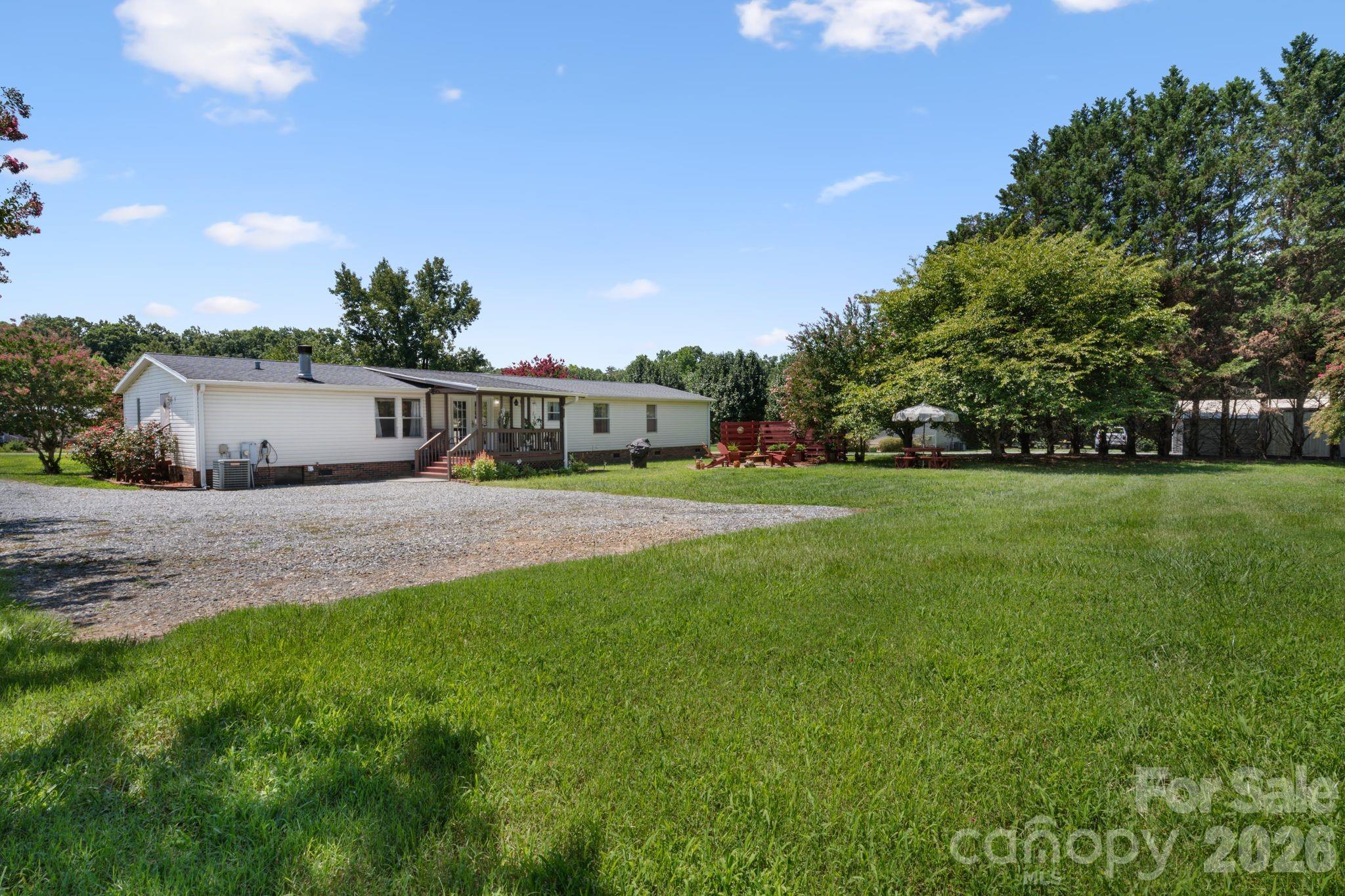 172 Baxter Way — Forest City