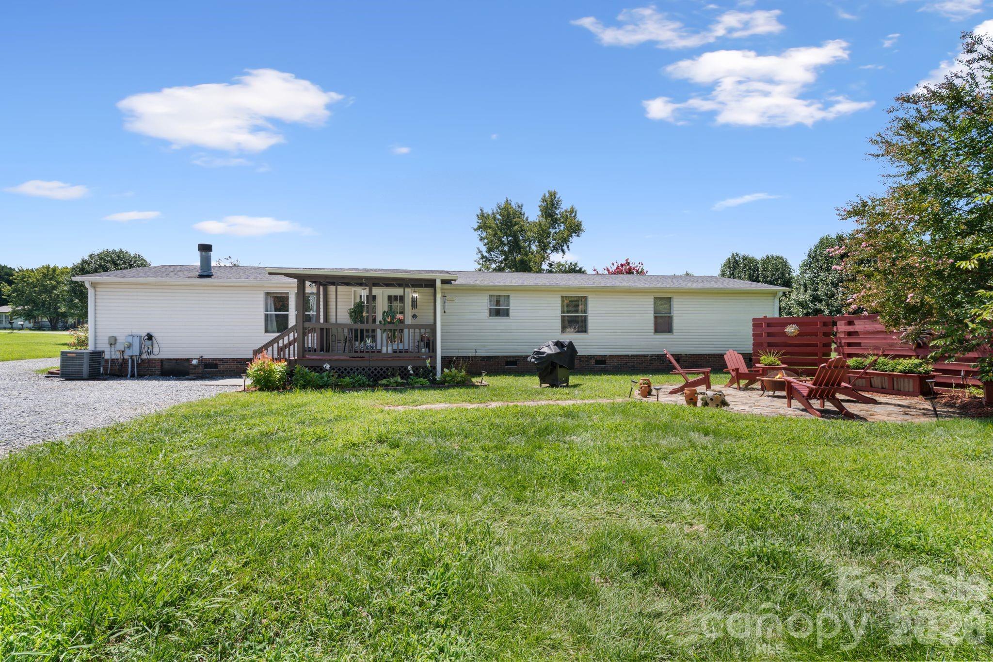 172 Baxter Way — Forest City