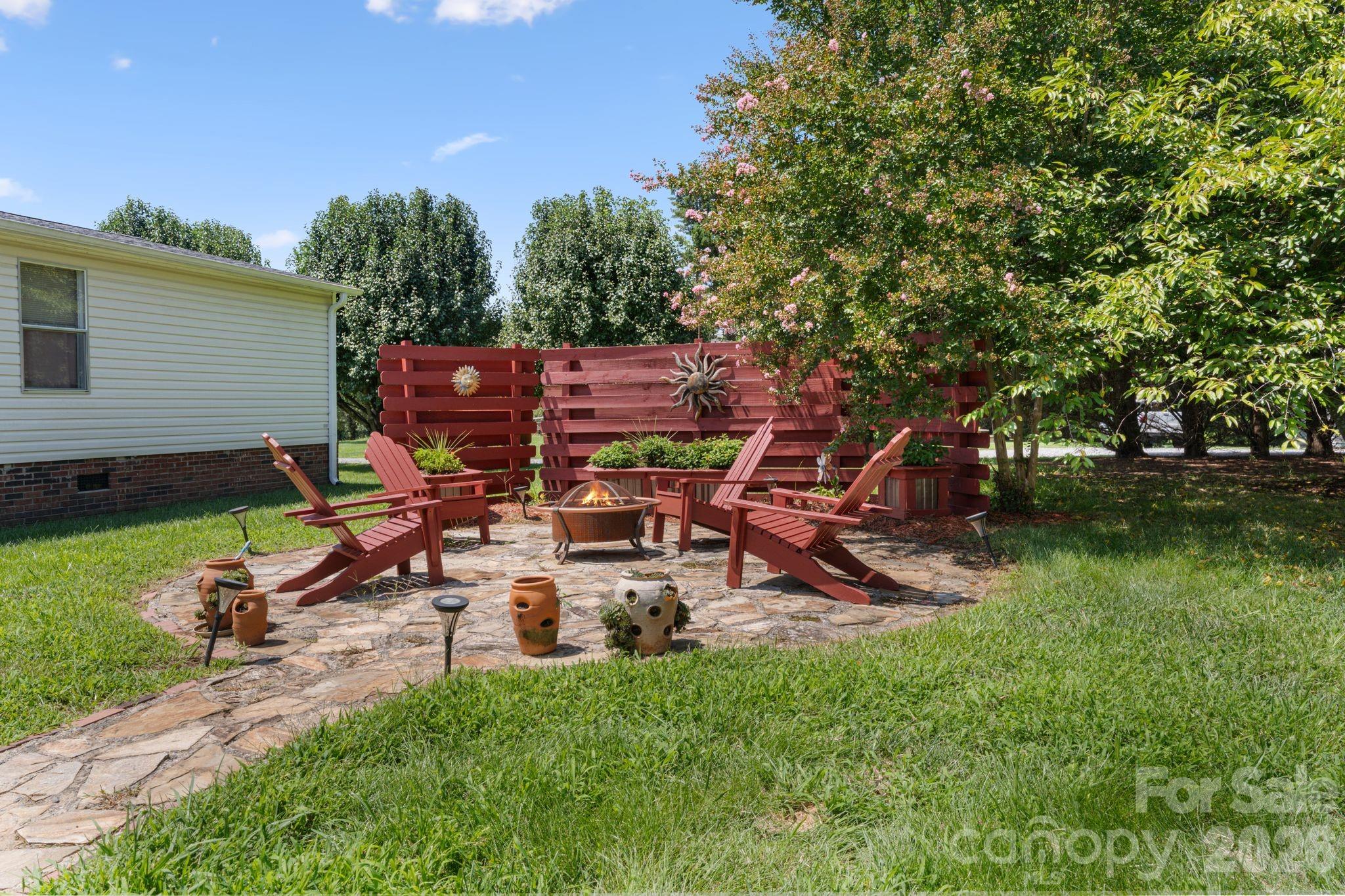 172 Baxter Way — Forest City