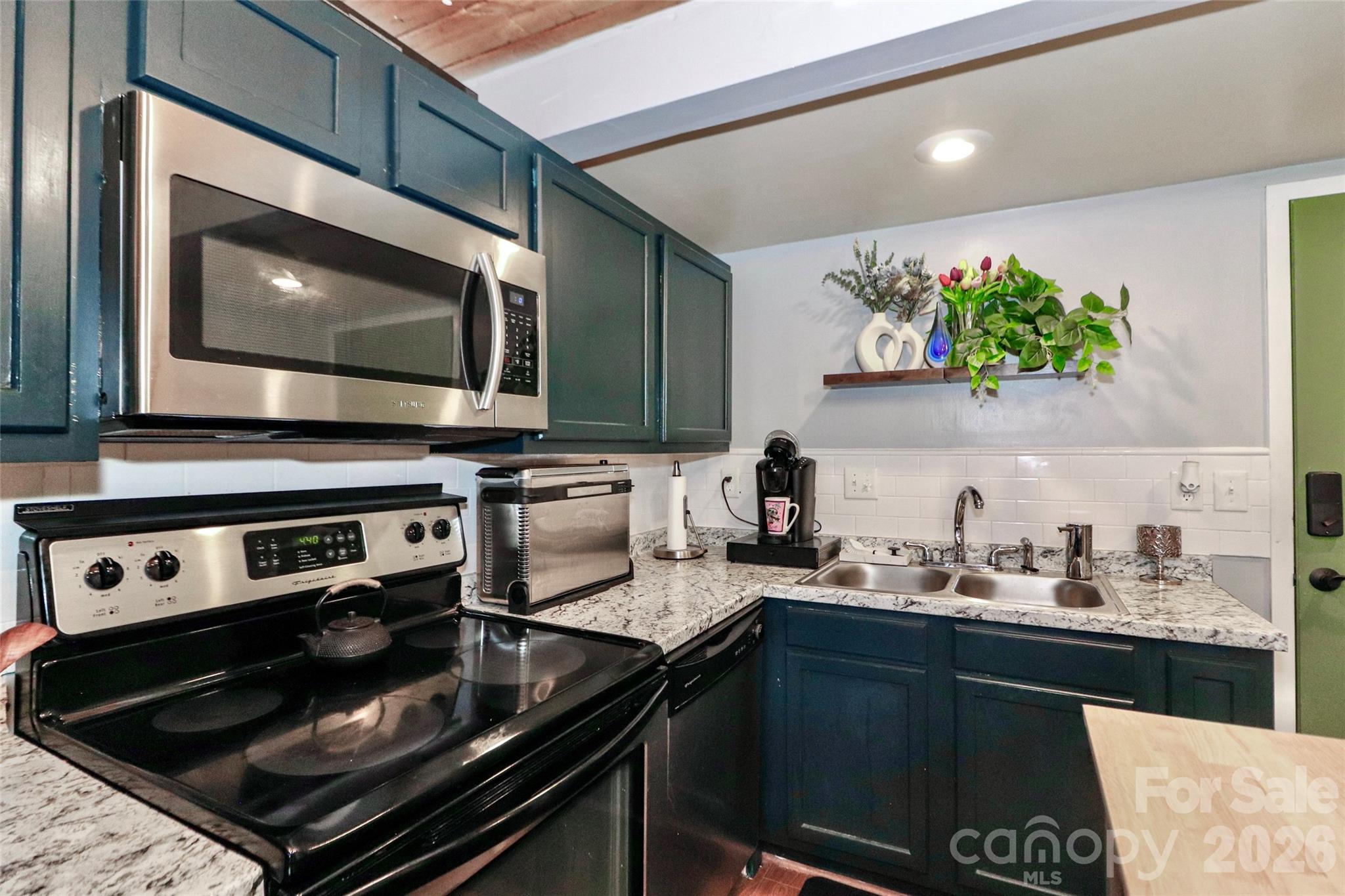 201 S Hoskins Road #315 — Charlotte
