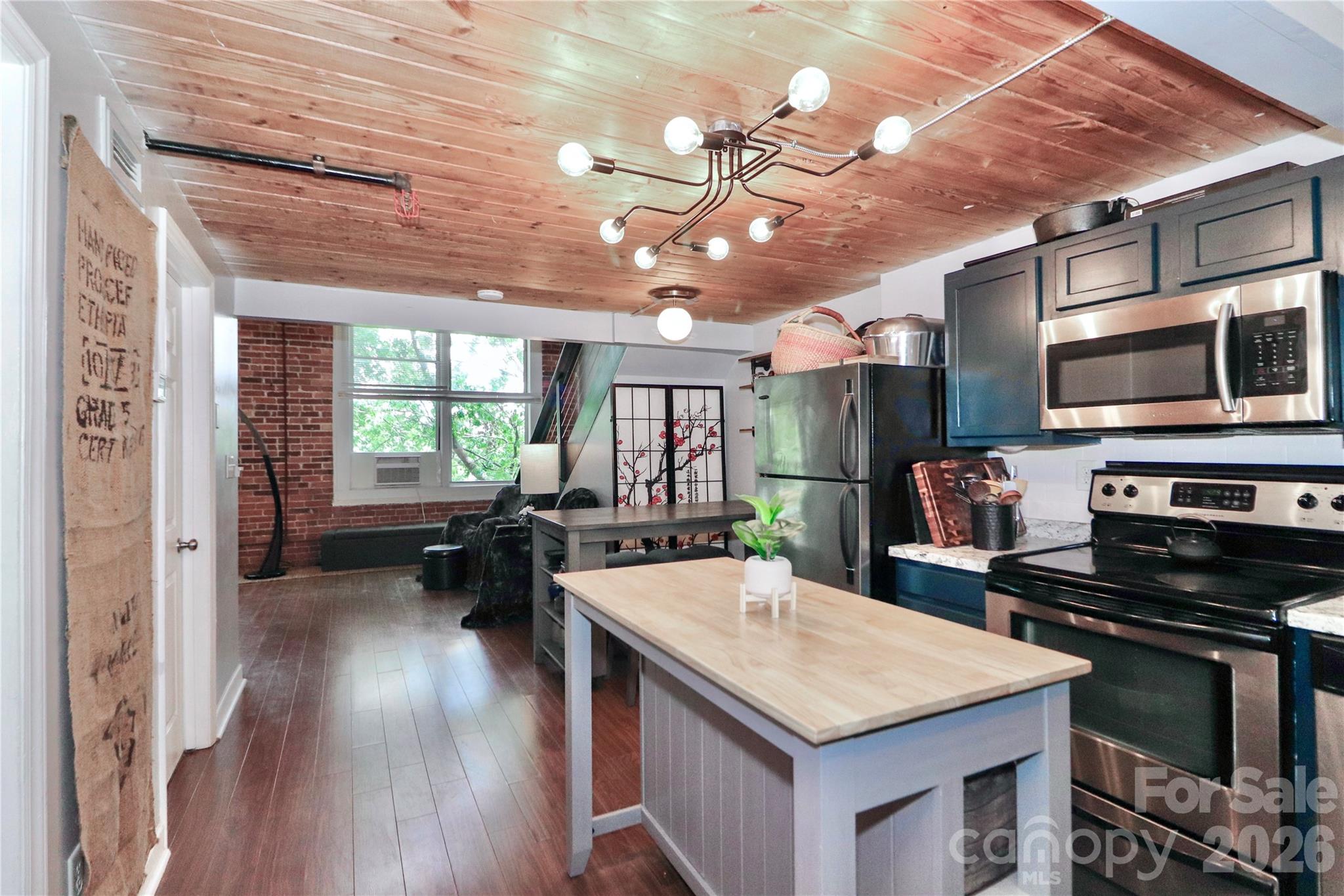 201 S Hoskins Road #315 — Charlotte