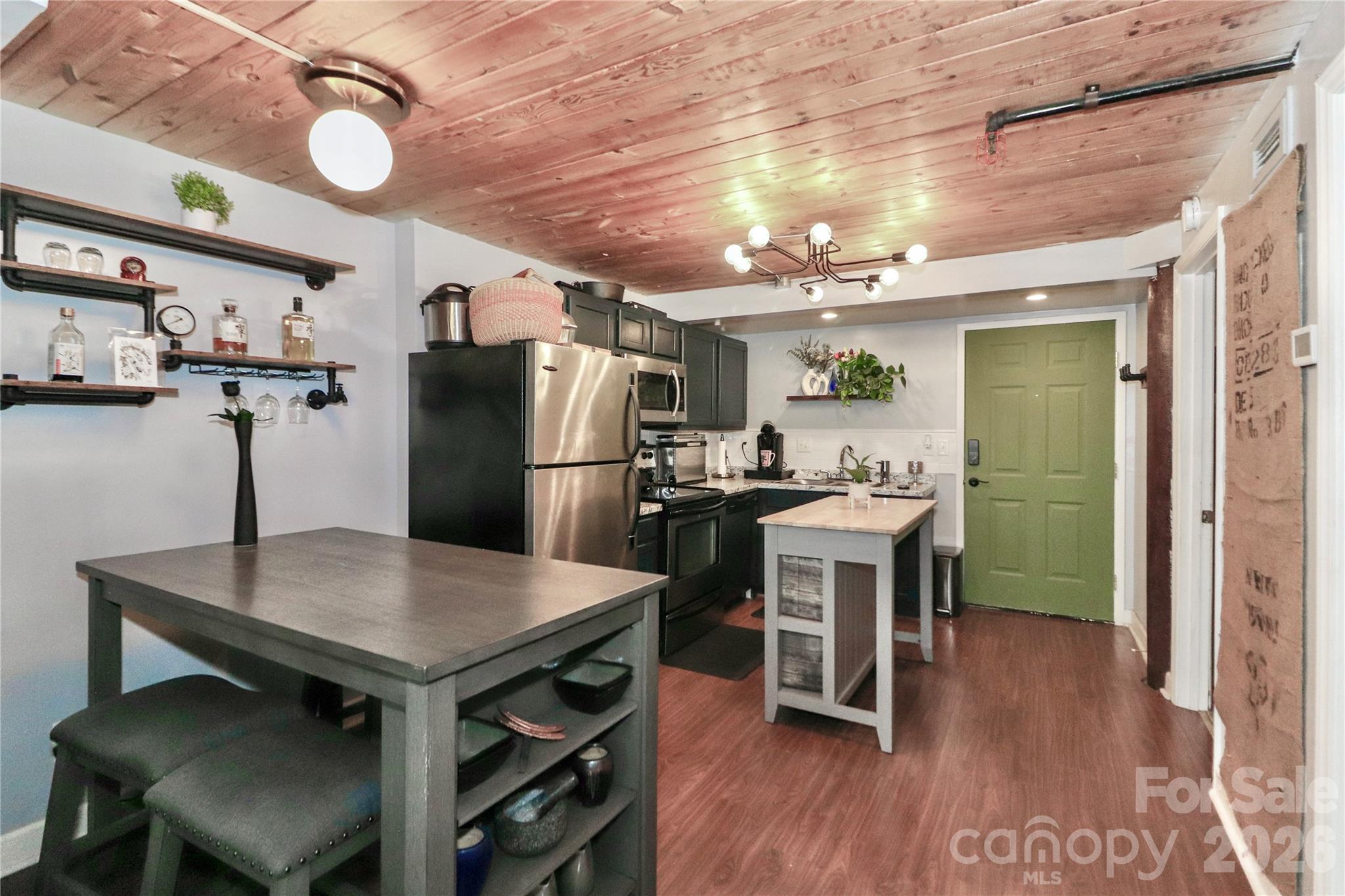 201 S Hoskins Road #315 — Charlotte