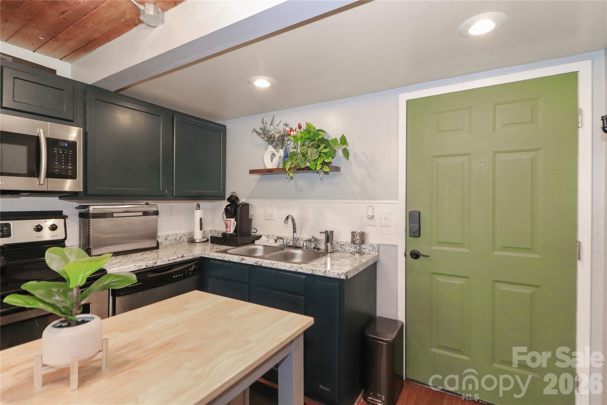 201 S Hoskins Road #315 — Charlotte