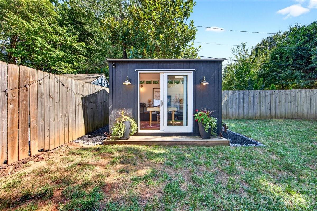 3020 Holt Street — Charlotte