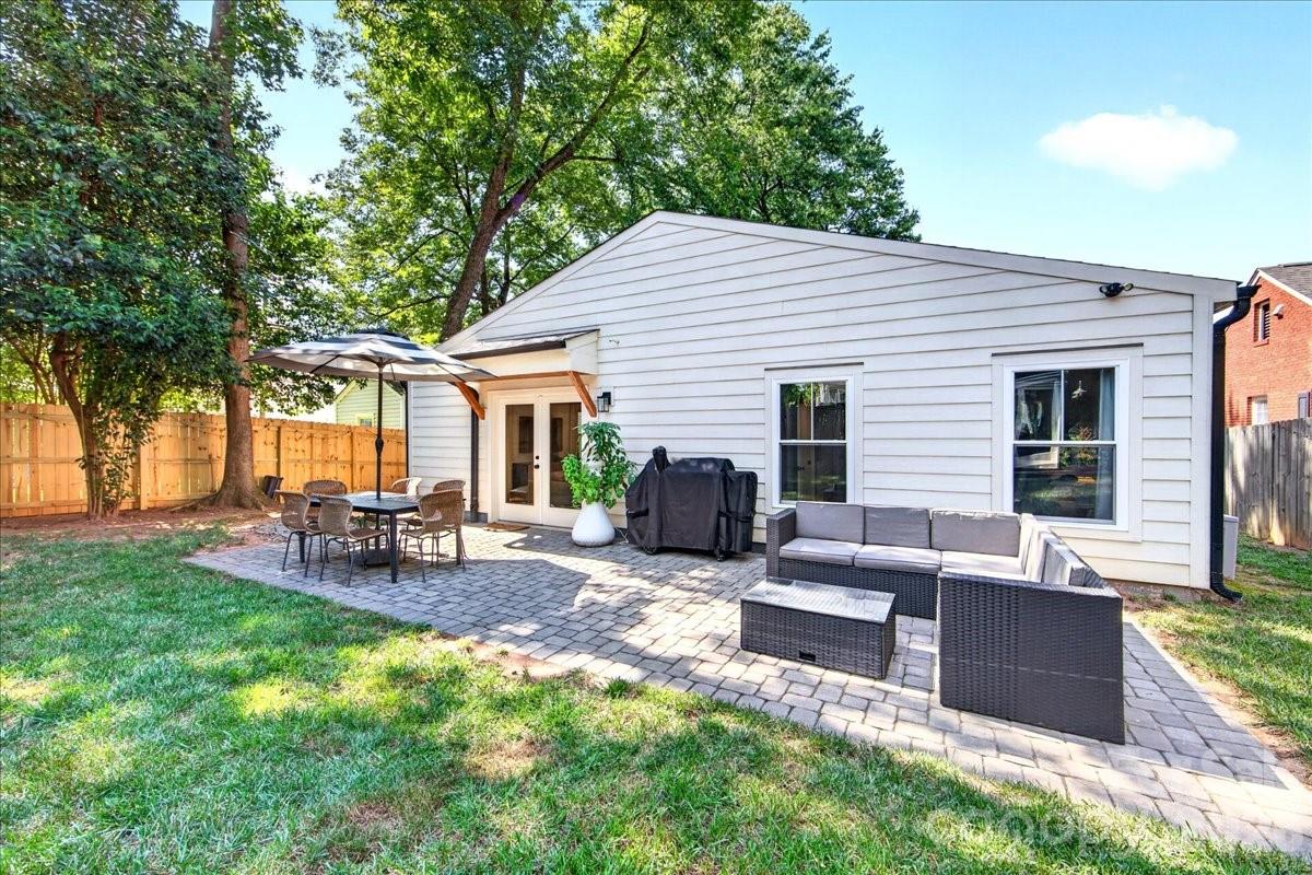 3020 Holt Street — Charlotte