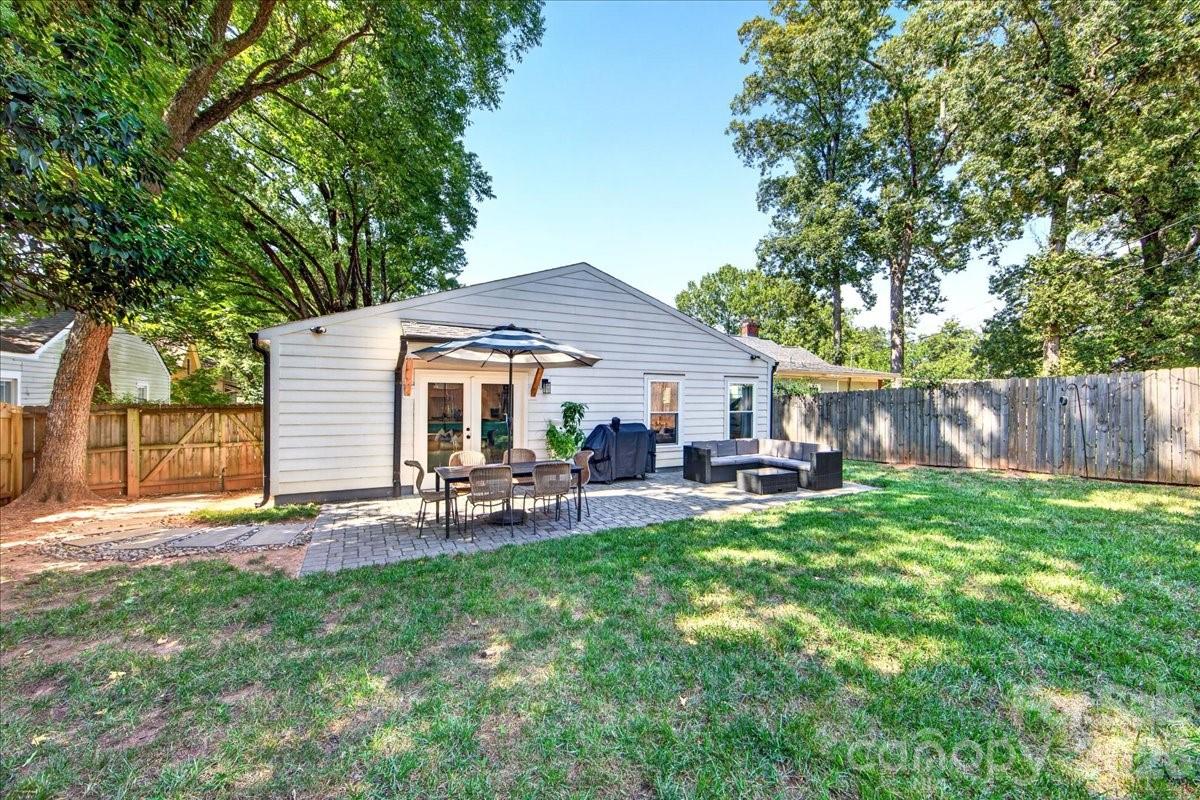 3020 Holt Street — Charlotte