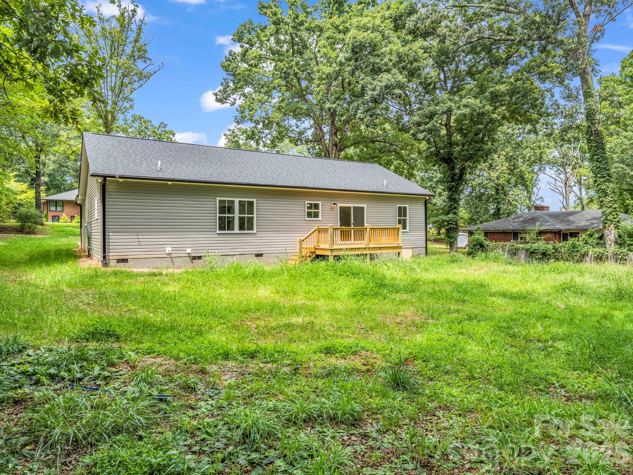 190 Forest Hill Drive — Forest City