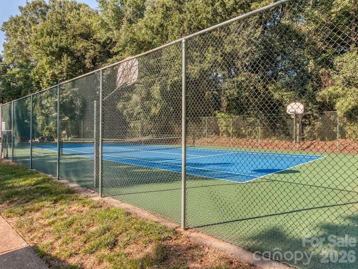 1052 Churchill Downs Court — Charlotte