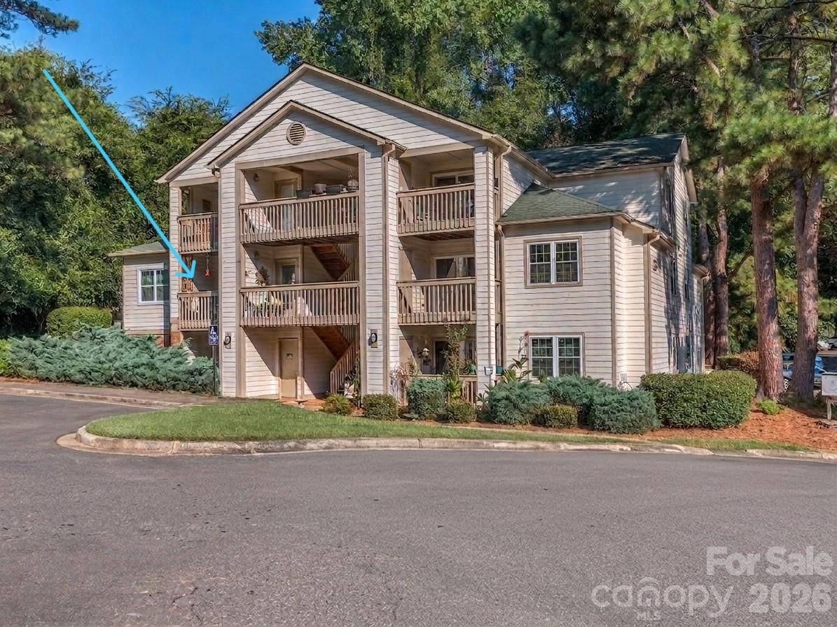1052 Churchill Downs Court — Charlotte