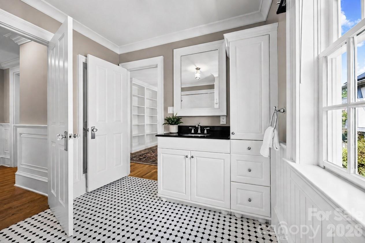 1620 Biltmore Drive — Charlotte