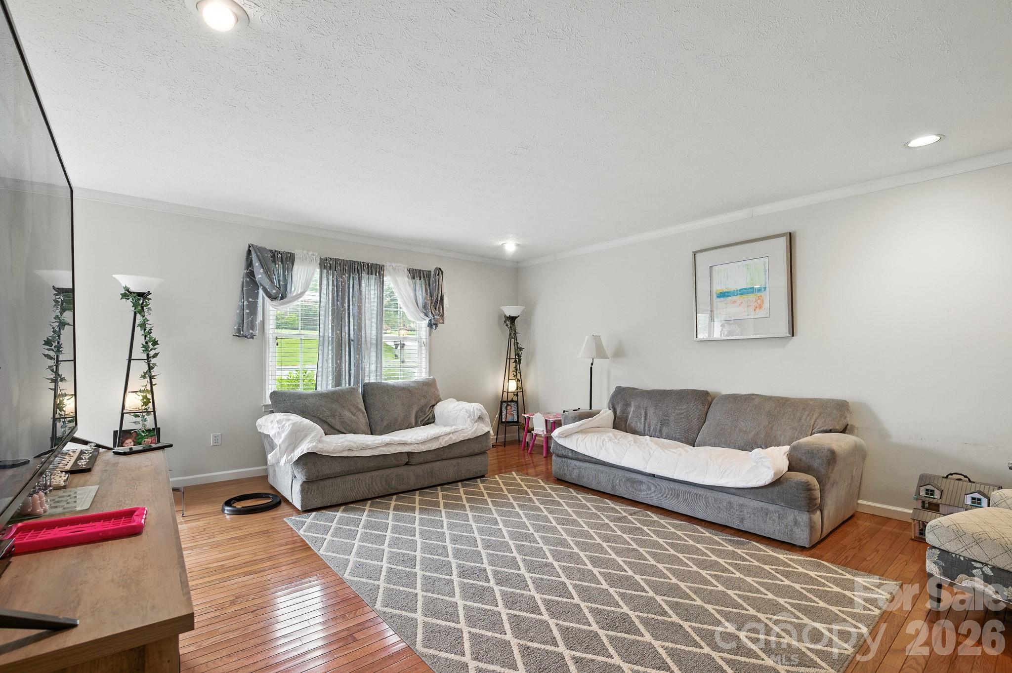 409 Cottrell Hill Road — Lenoir