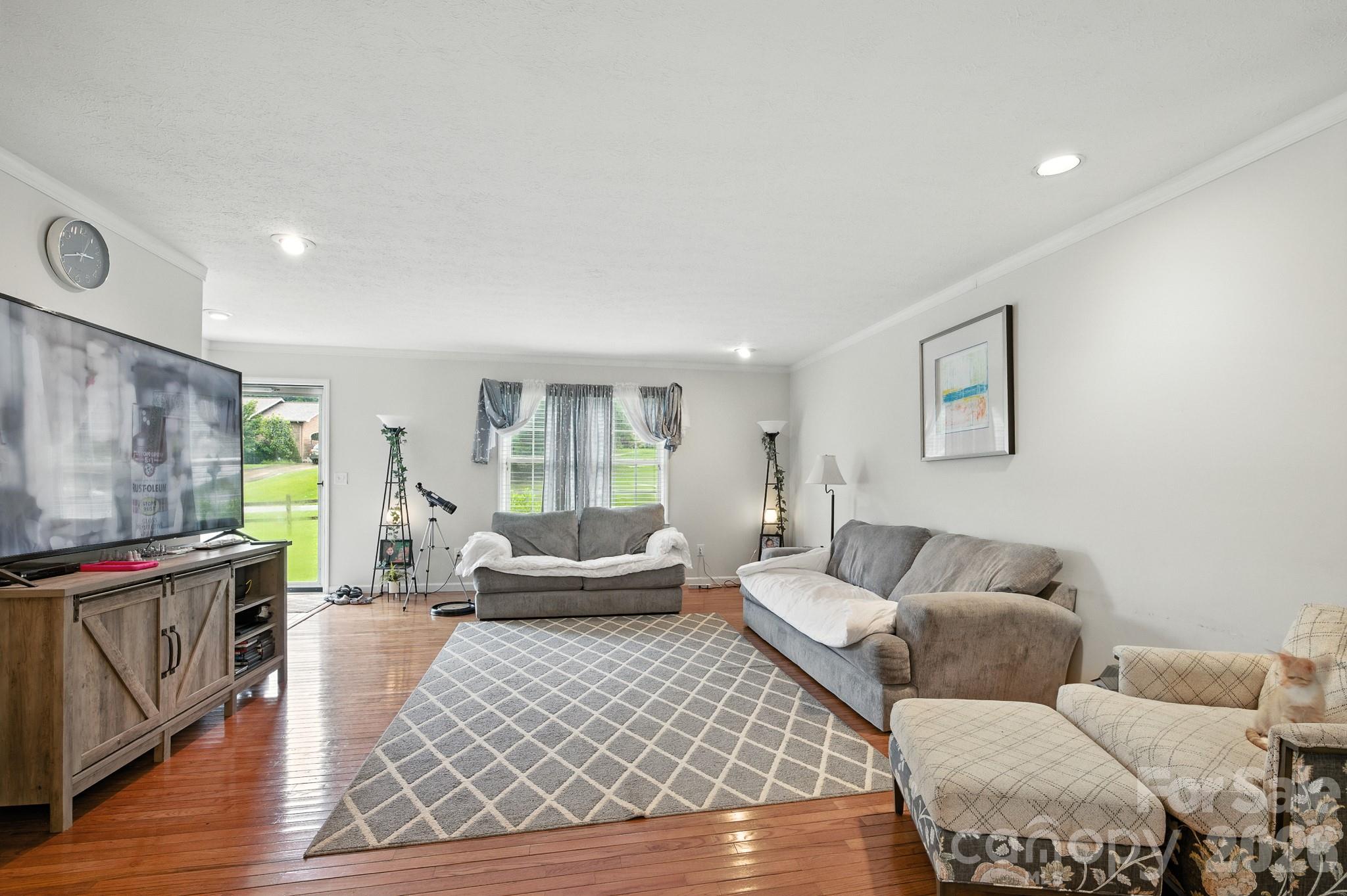 409 Cottrell Hill Road — Lenoir