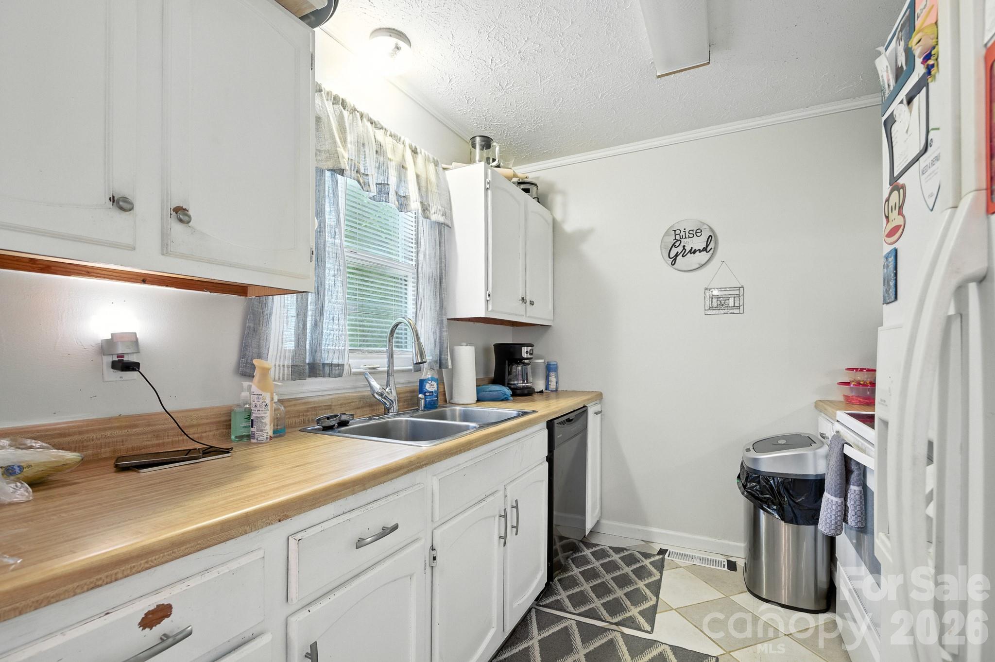 409 Cottrell Hill Road — Lenoir