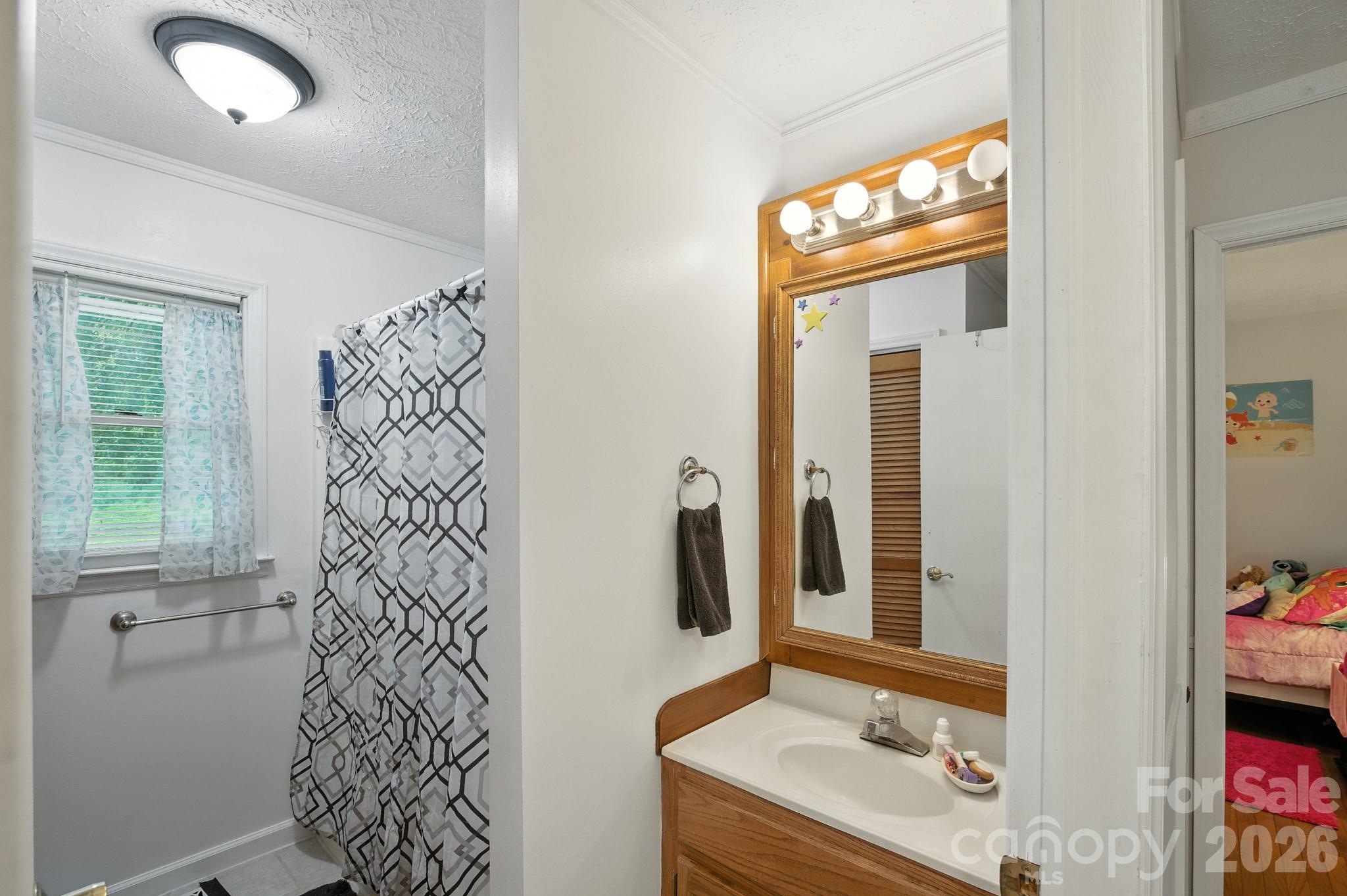 409 Cottrell Hill Road — Lenoir