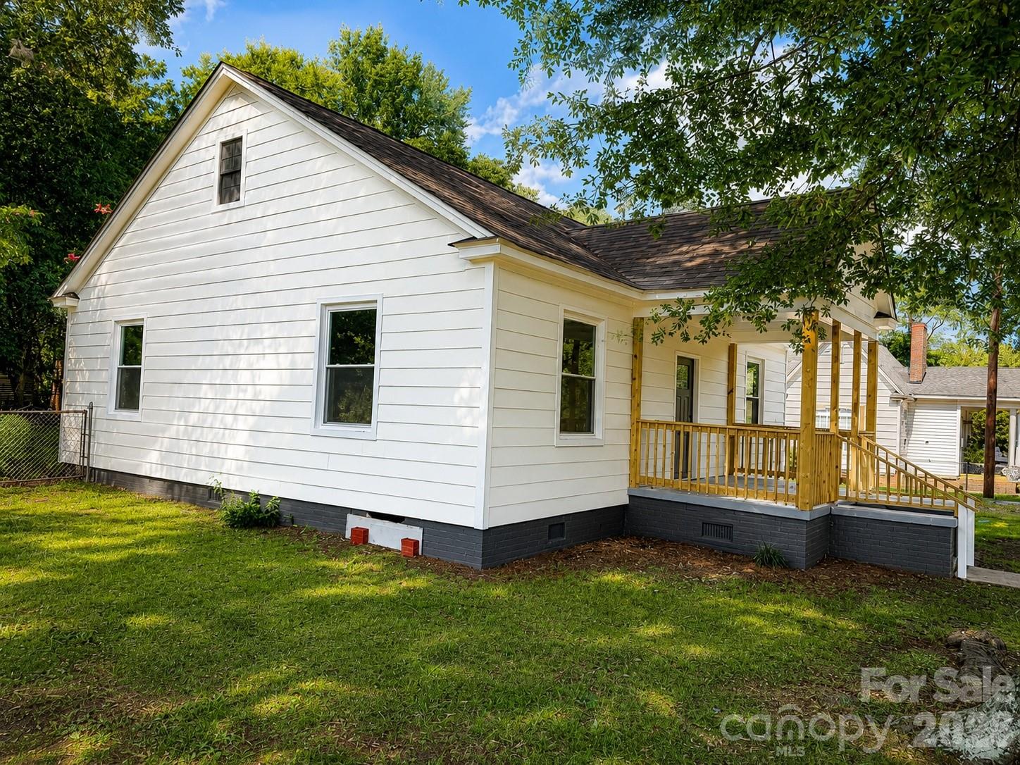 609 Dallas Street — Chester