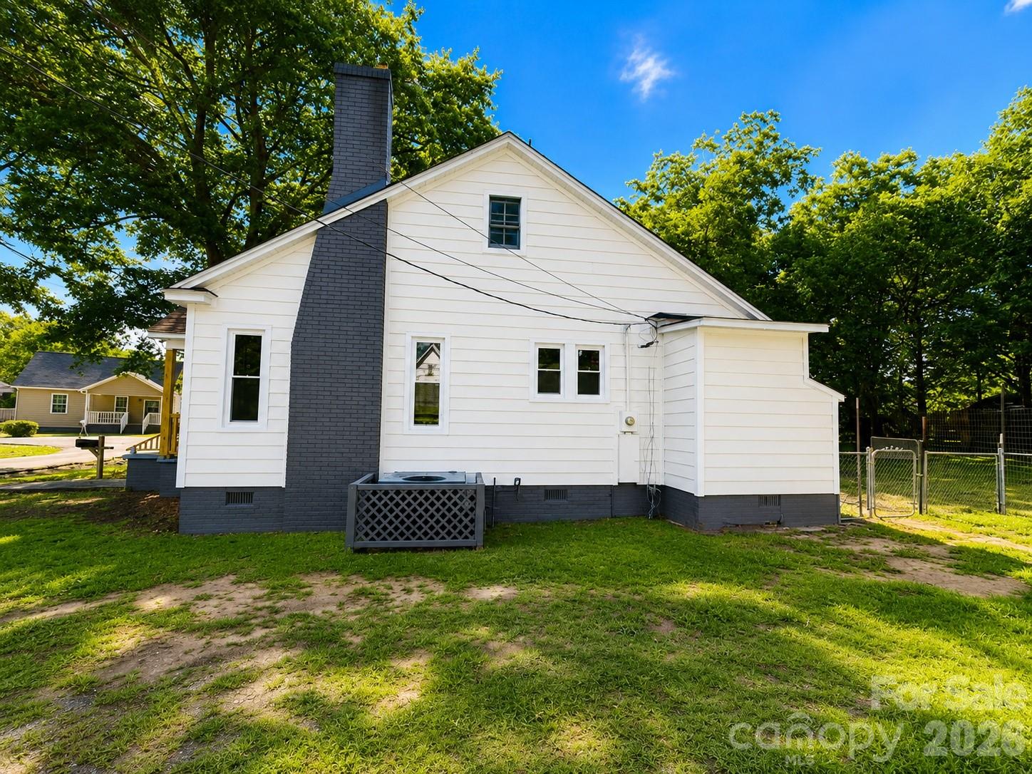 609 Dallas Street — Chester