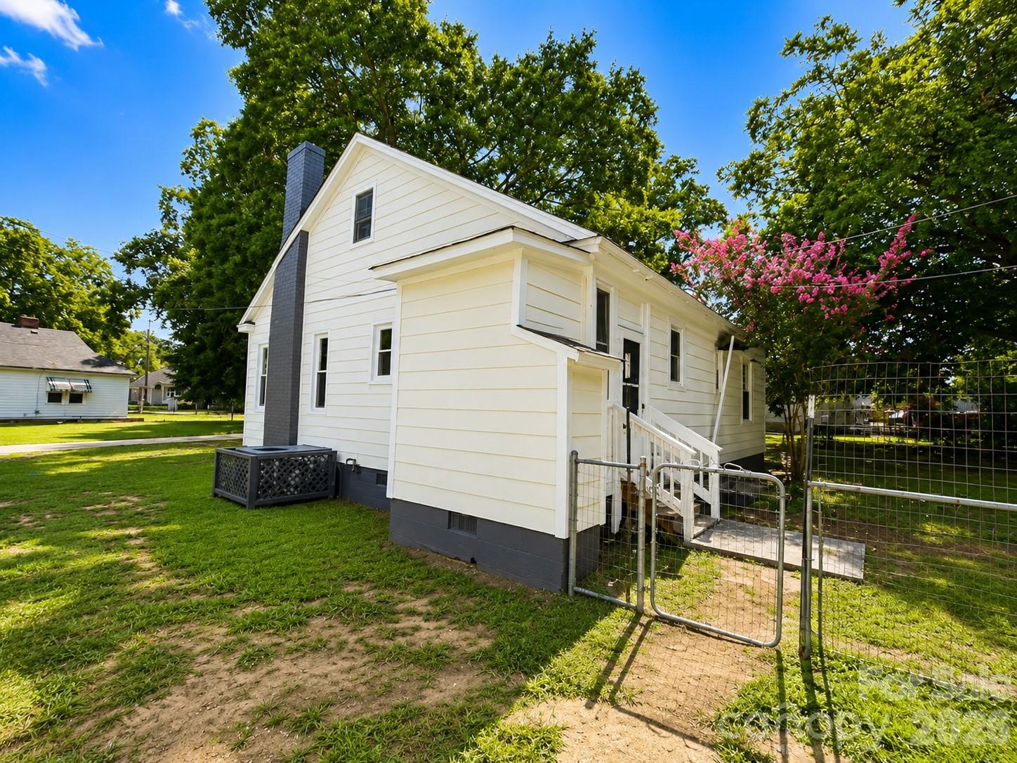 609 Dallas Street — Chester