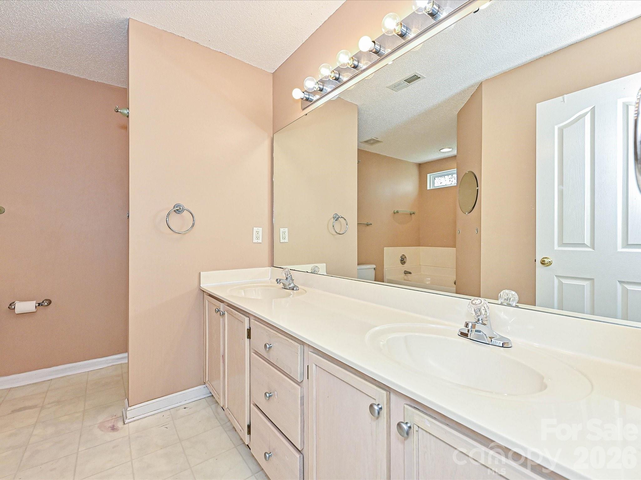 13939 Dingess Road — Charlotte