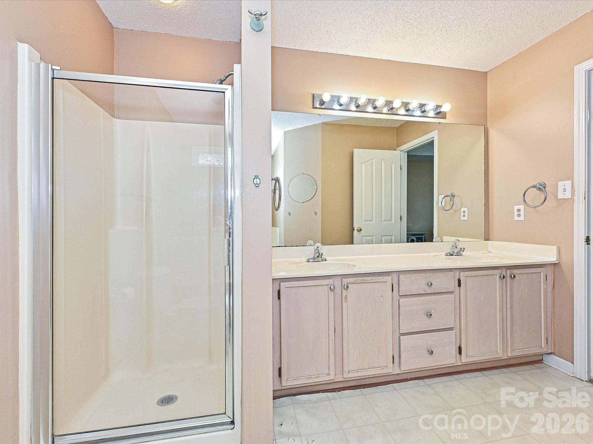 13939 Dingess Road — Charlotte