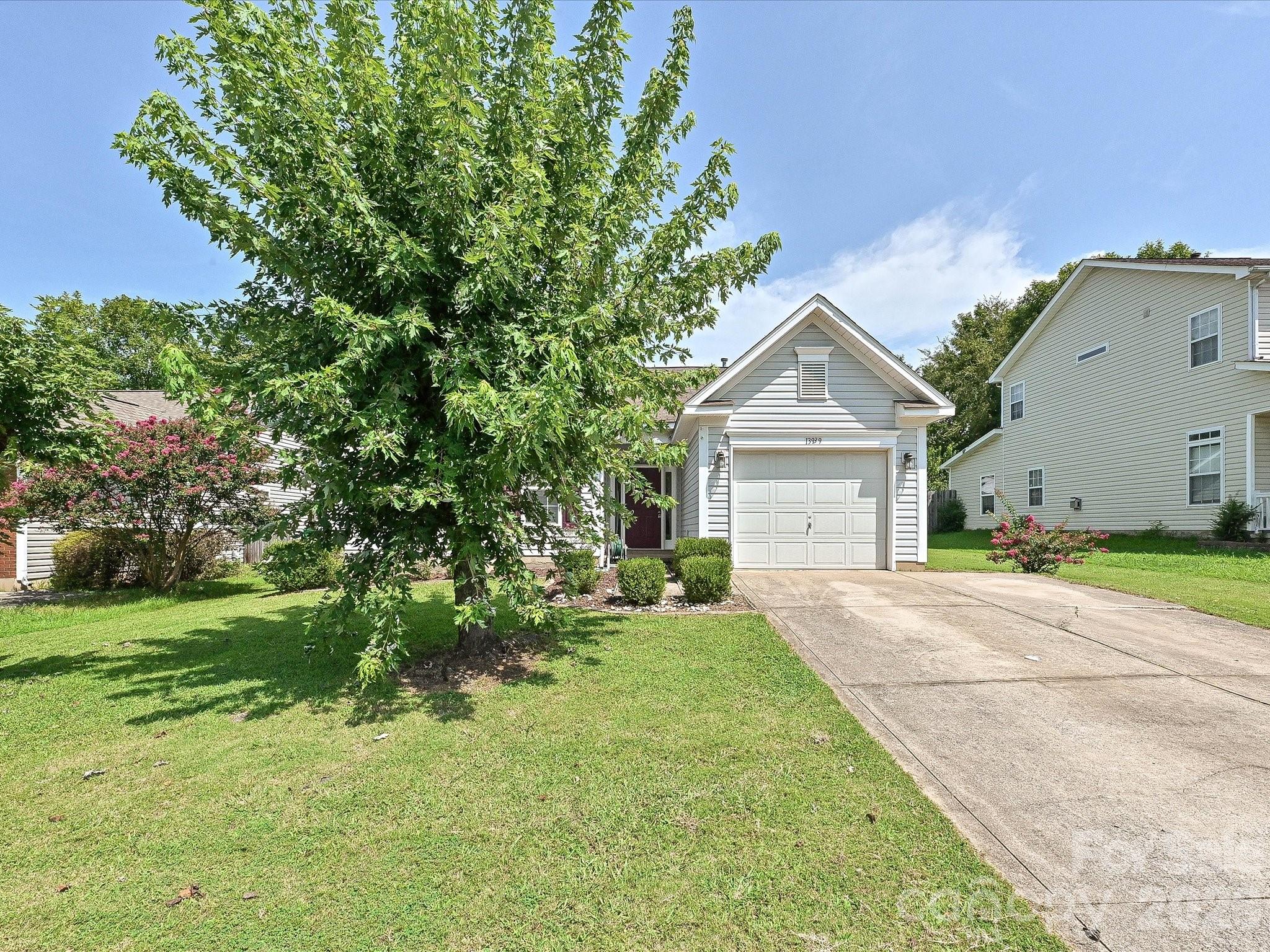 13939 Dingess Road — Charlotte