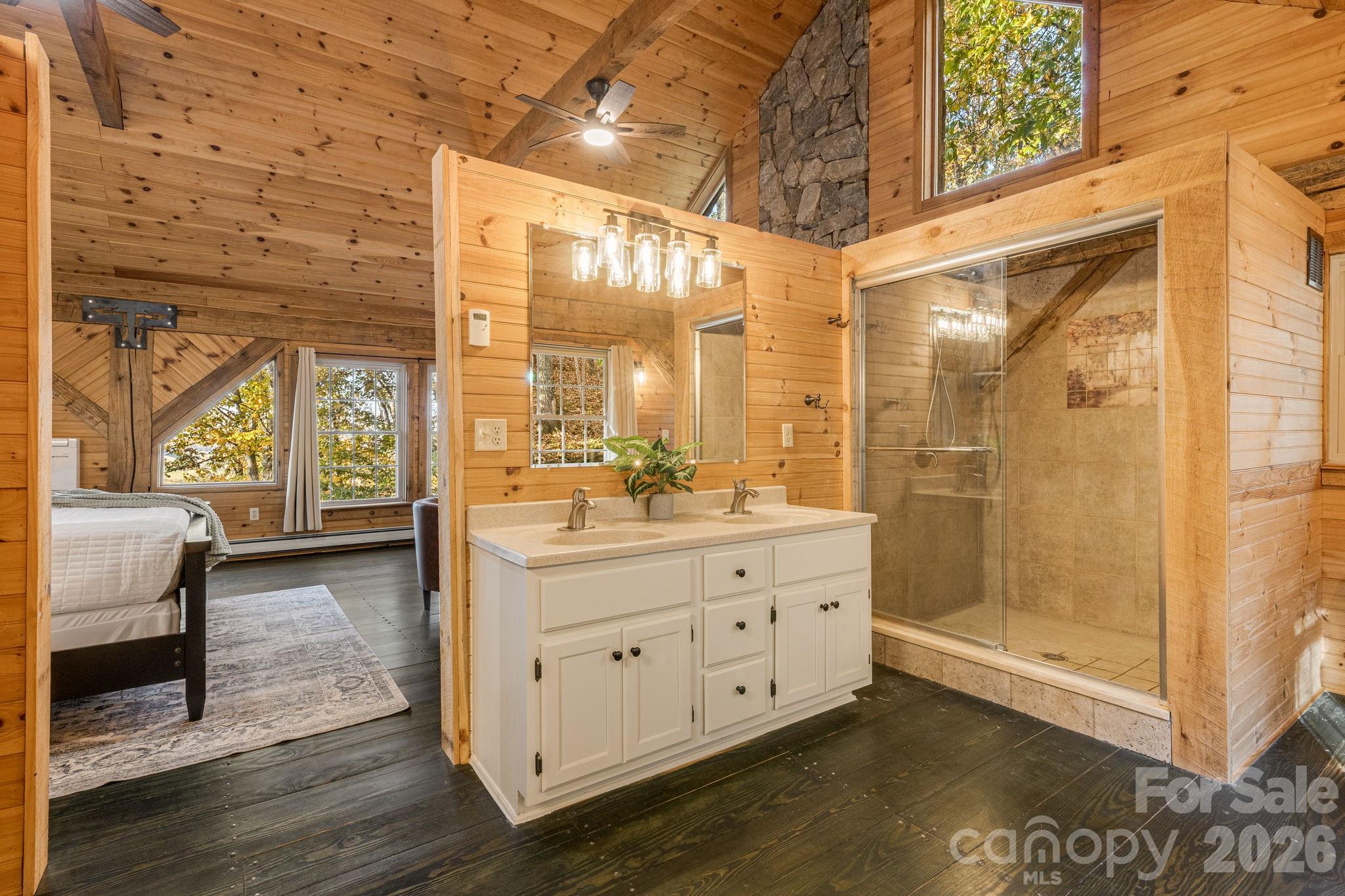 185 Blossom Ridge — Leicester