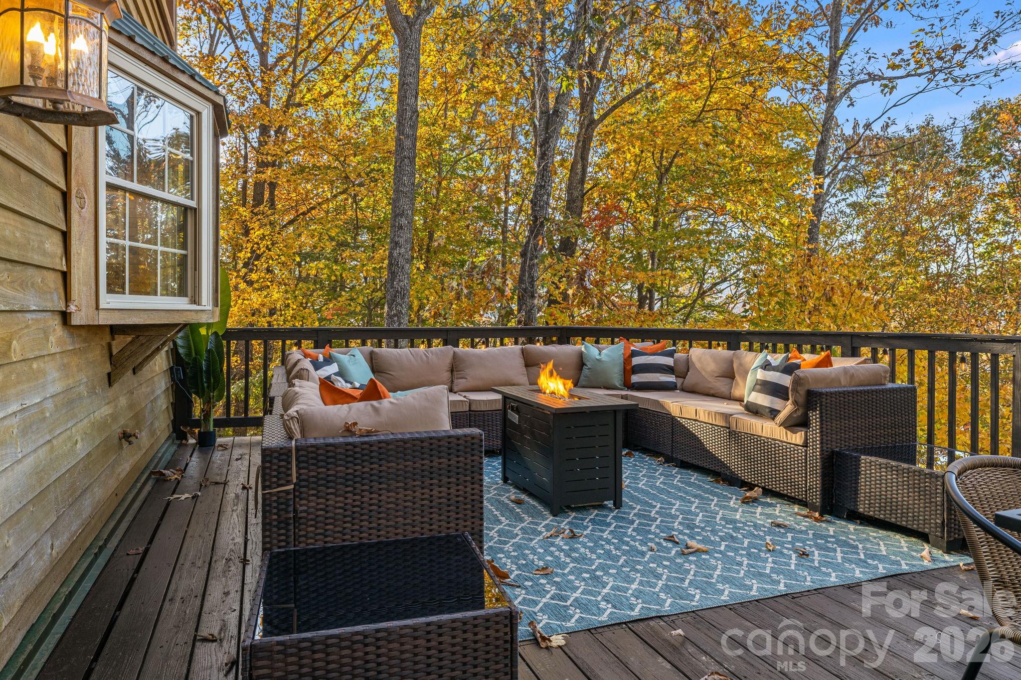 185 Blossom Ridge — Leicester