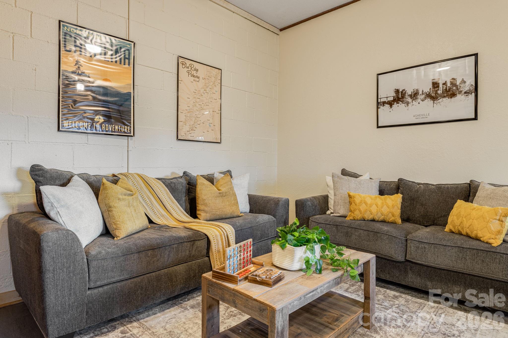 185 Blossom Ridge — Leicester