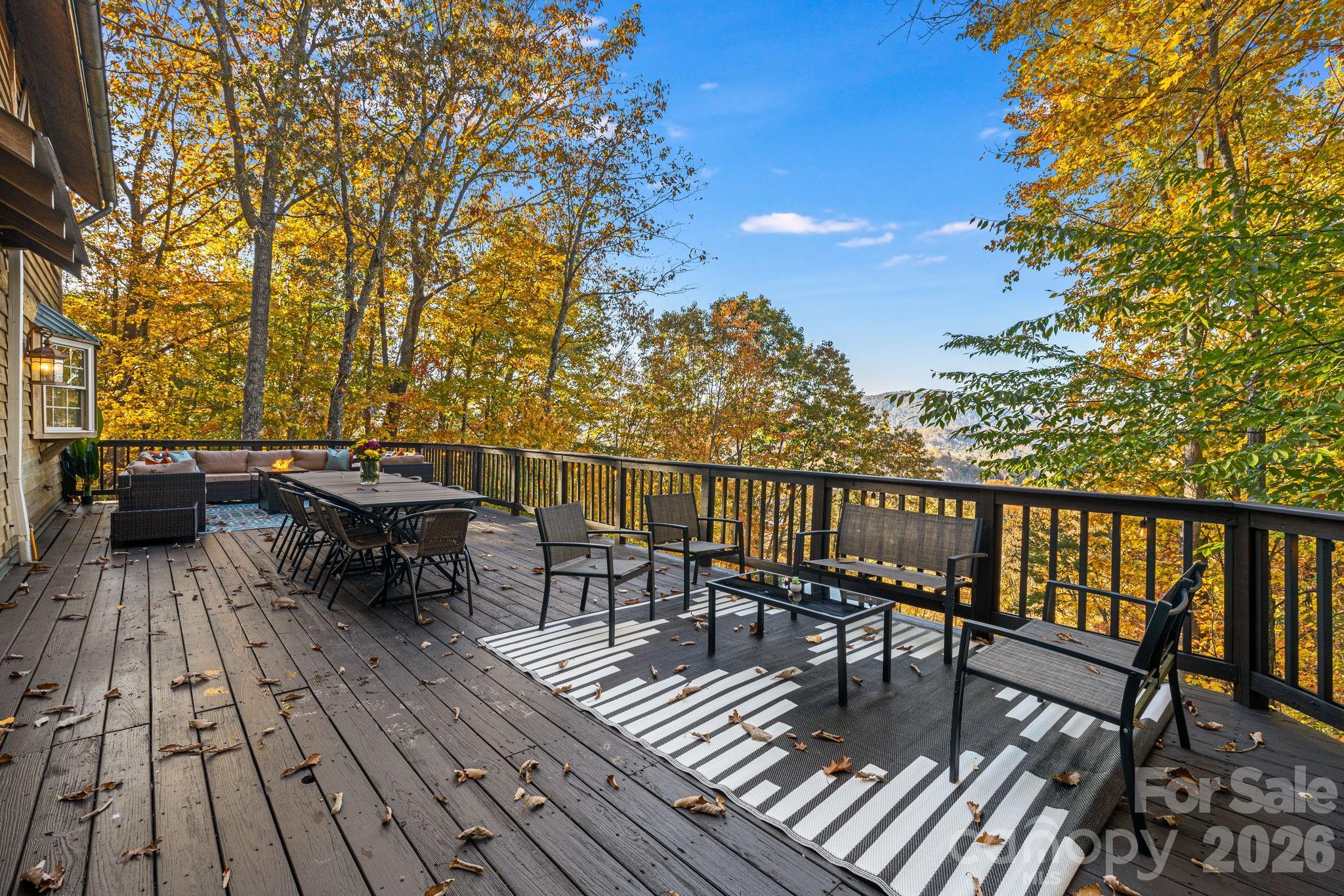 185 Blossom Ridge — Leicester