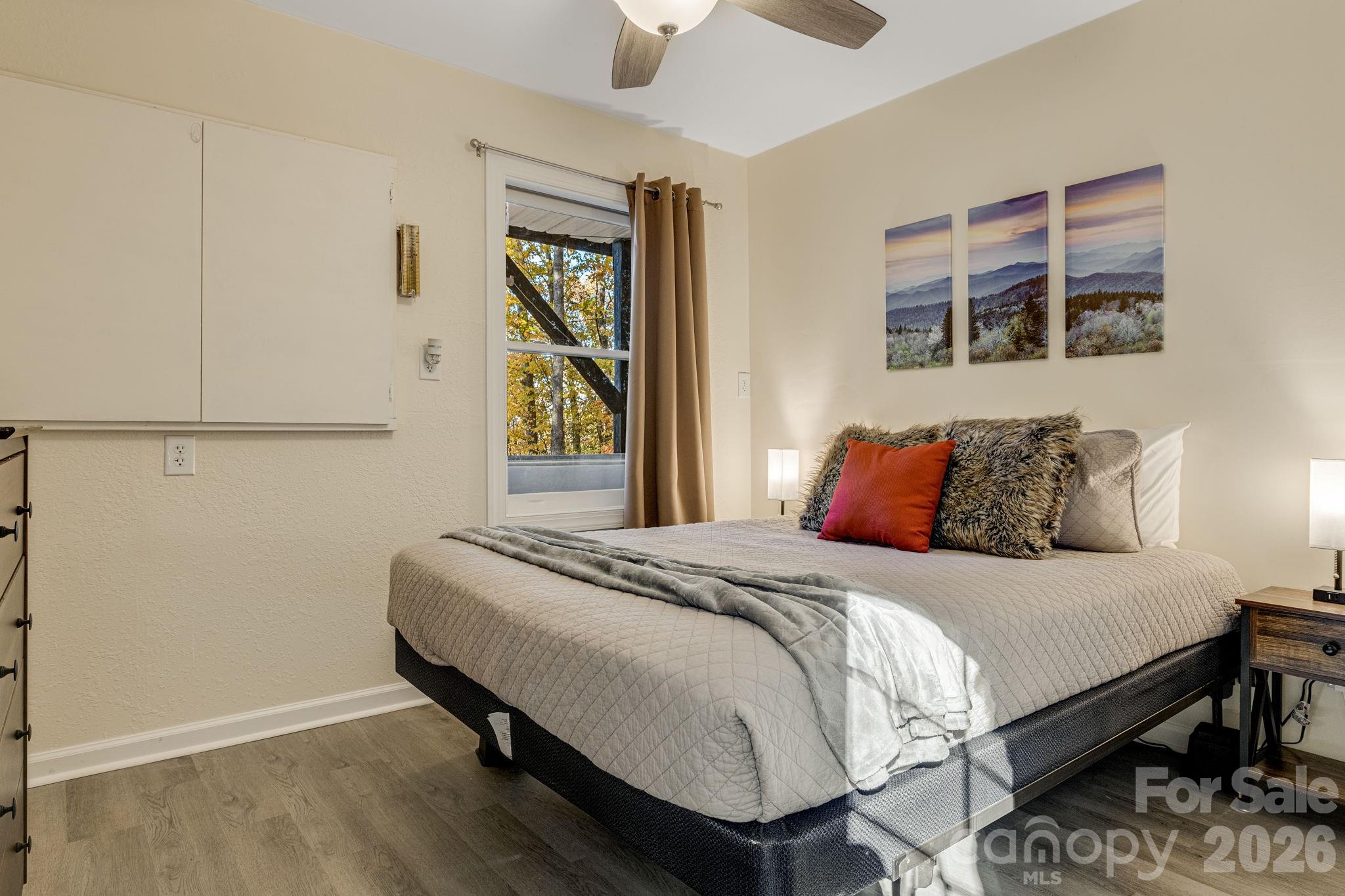 185 Blossom Ridge — Leicester