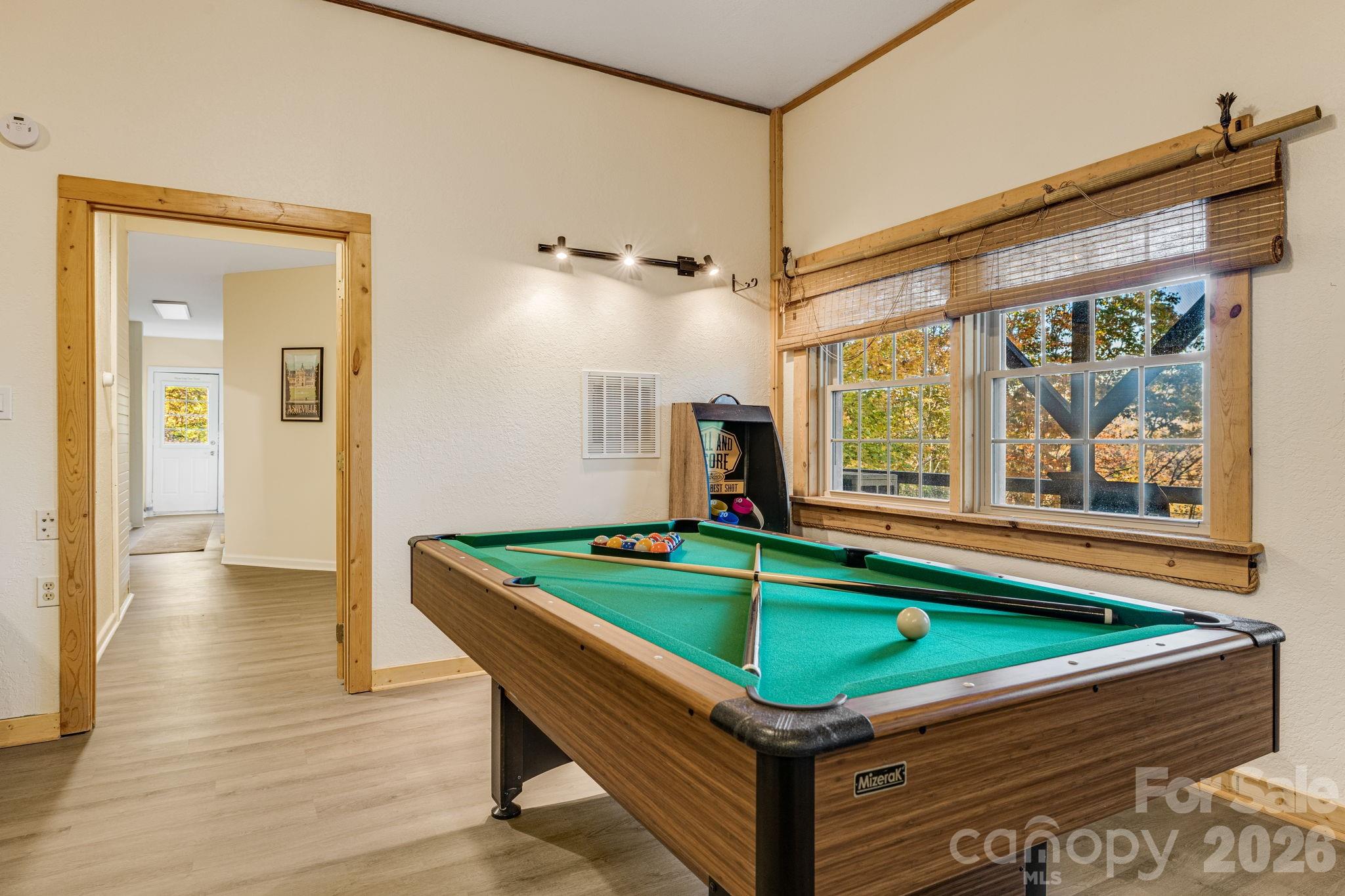 185 Blossom Ridge — Leicester