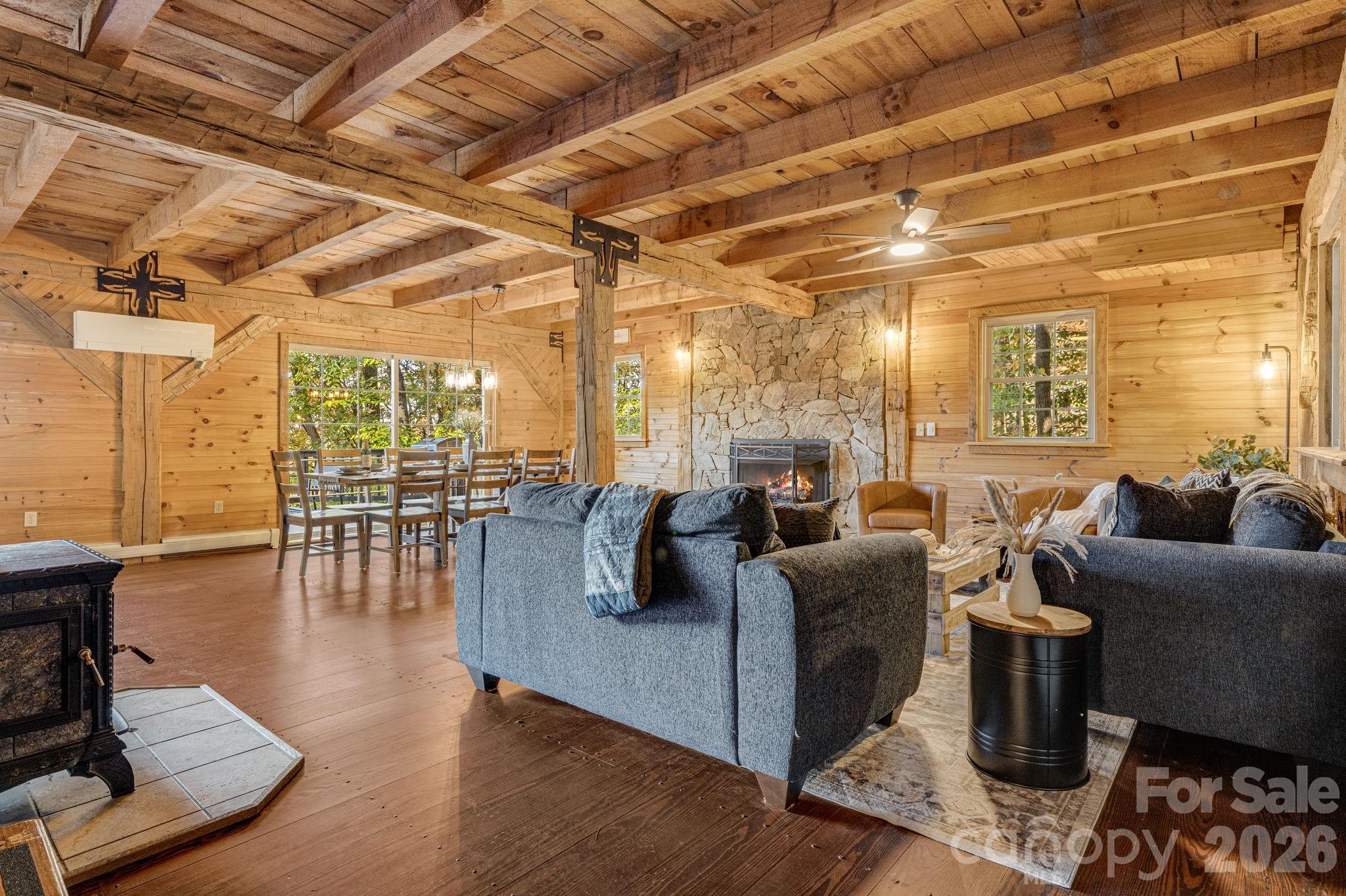 185 Blossom Ridge — Leicester