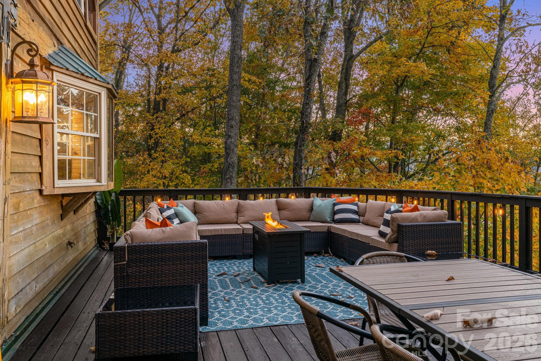 185 Blossom Ridge — Leicester