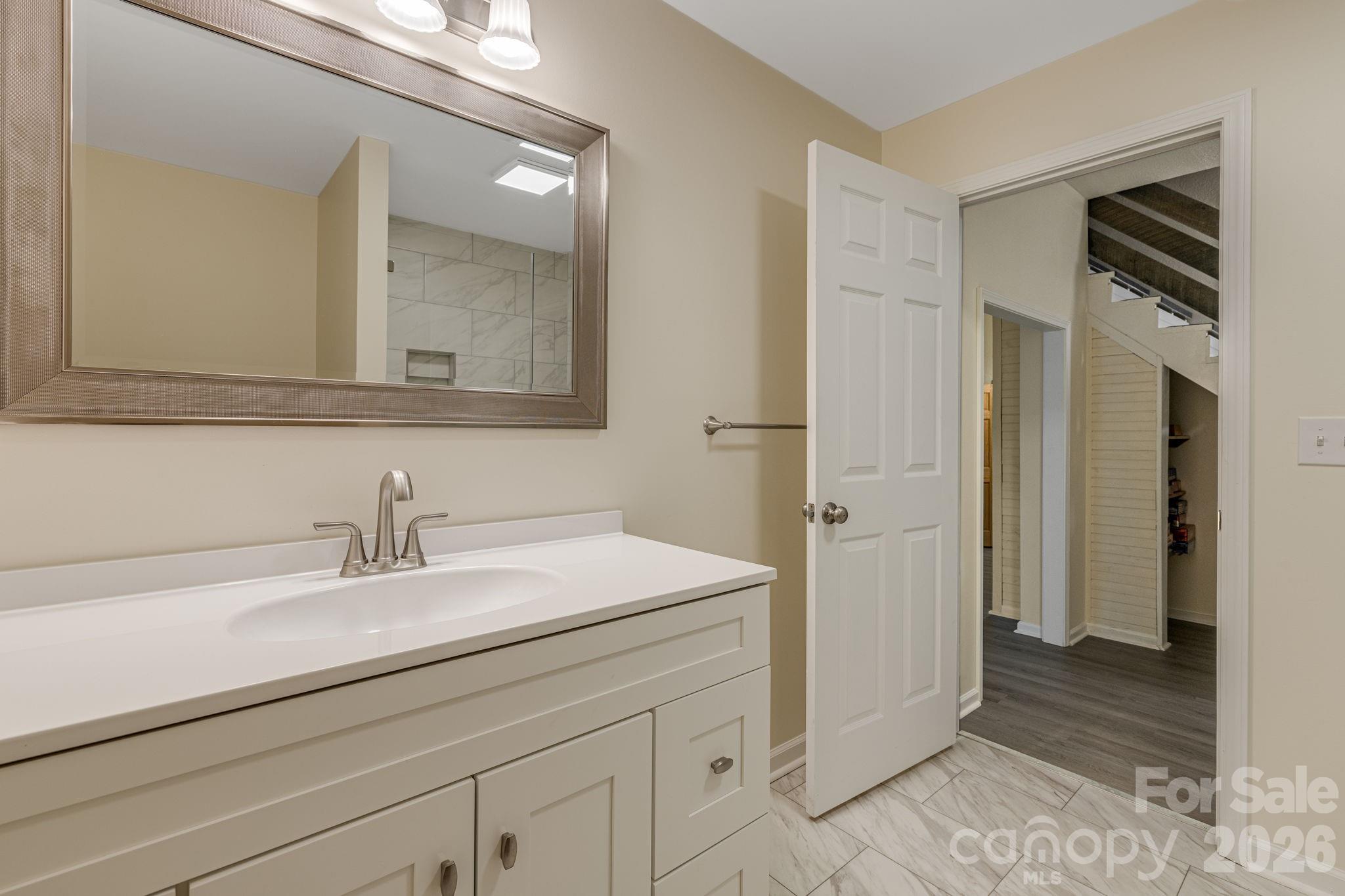 185 Blossom Ridge — Leicester