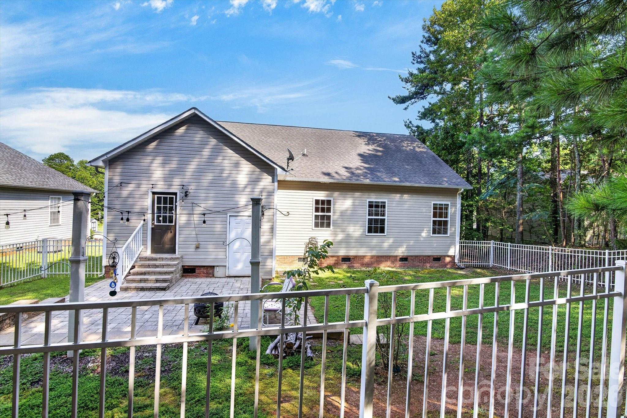 245 Eagle Creek Road — Clover
