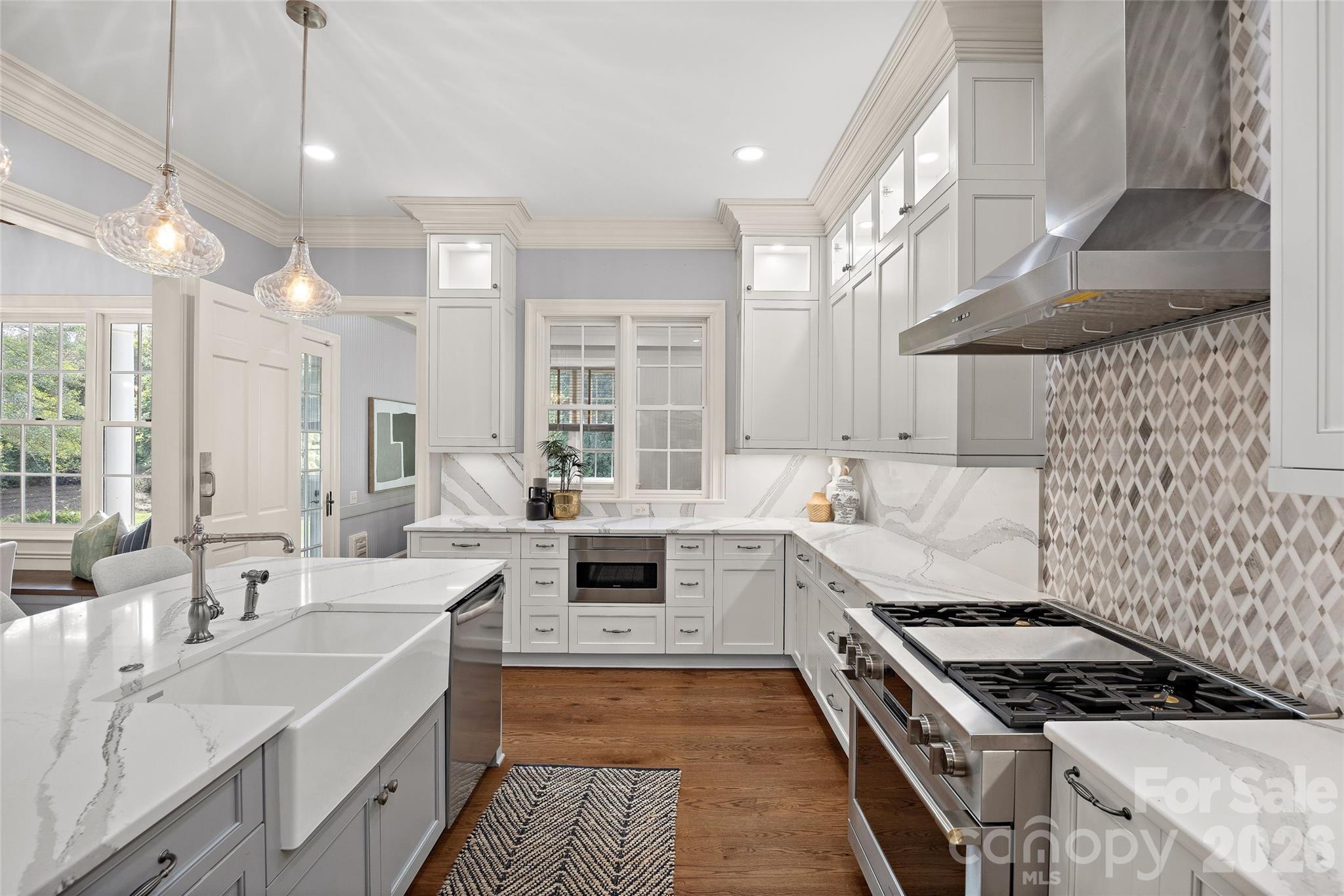 2135 Sharon Avenue — Charlotte