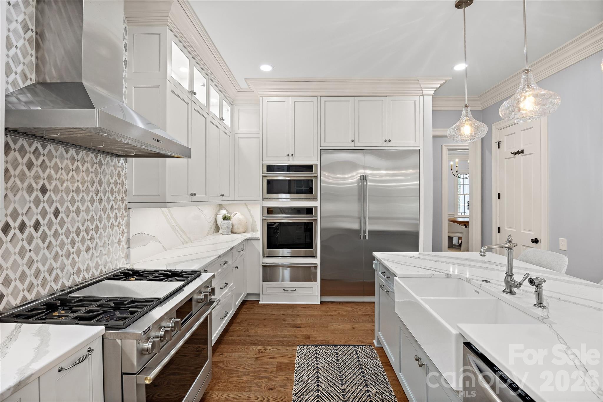 2135 Sharon Avenue — Charlotte